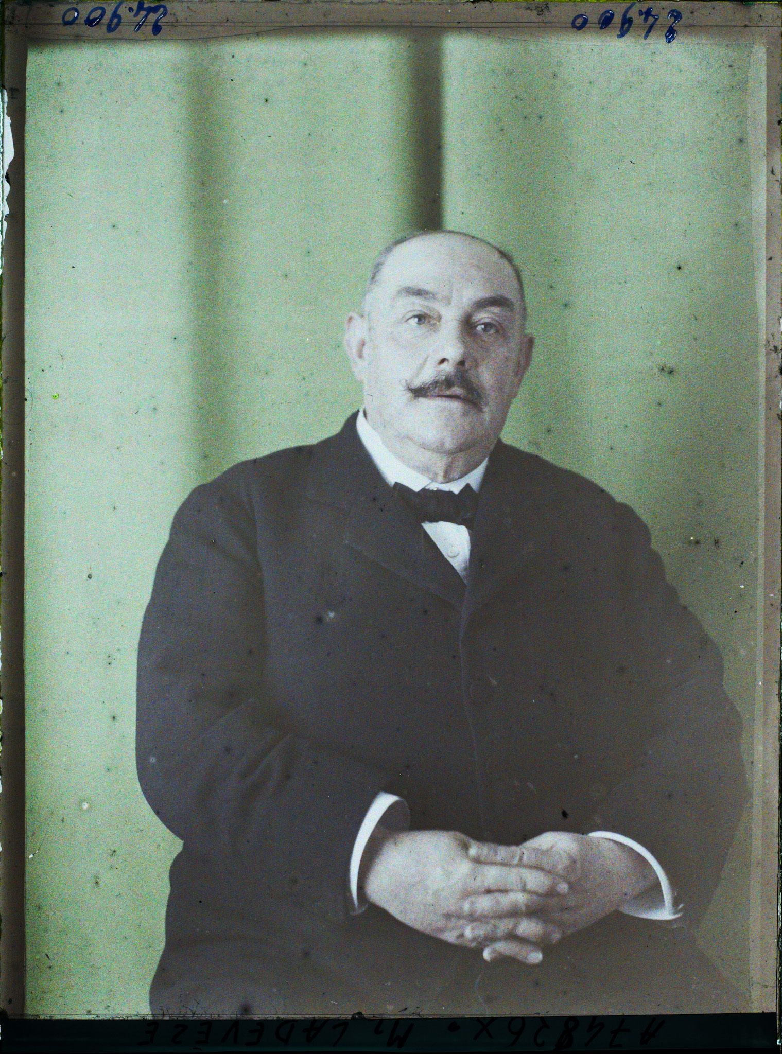 Image représentant https://musee-albert-kahn.s-museum.fr/home/NWQ2OTAwYzNmYjZlZTk1ZWQwODJmMjY4L2dlbmVyaWMtbm90aWNlLXRhYi9hdXRob3JpdHkvNjE3YTc5ZjVjZjhiODk2OGIzMzM3ZDIx/5d6900c3fb6ee95ed082f268/generic-notice-tab/authority/617a79ebcf8b8968b3337097 Monsieur Ladevèze