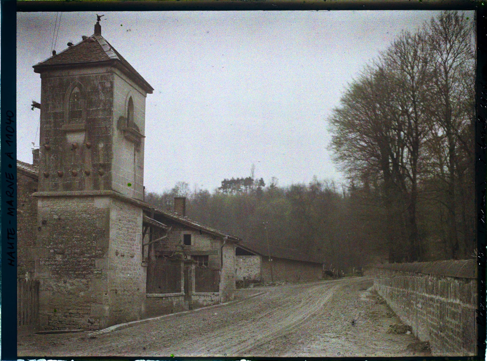 Image représentant Les abords du château propriété Léchaudelle (?)