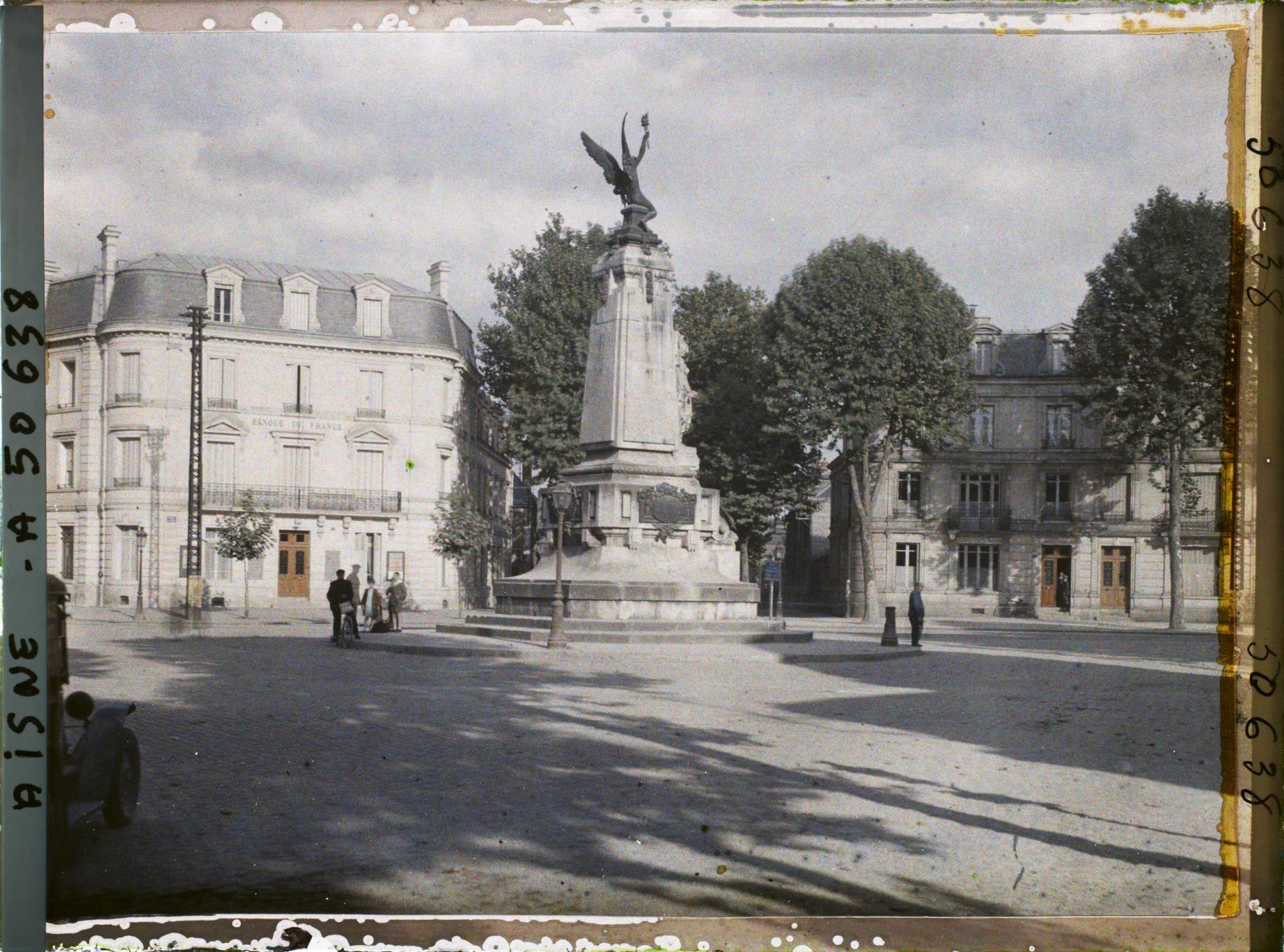 Image représentant France, Soissons, Place de la République et Banque de France