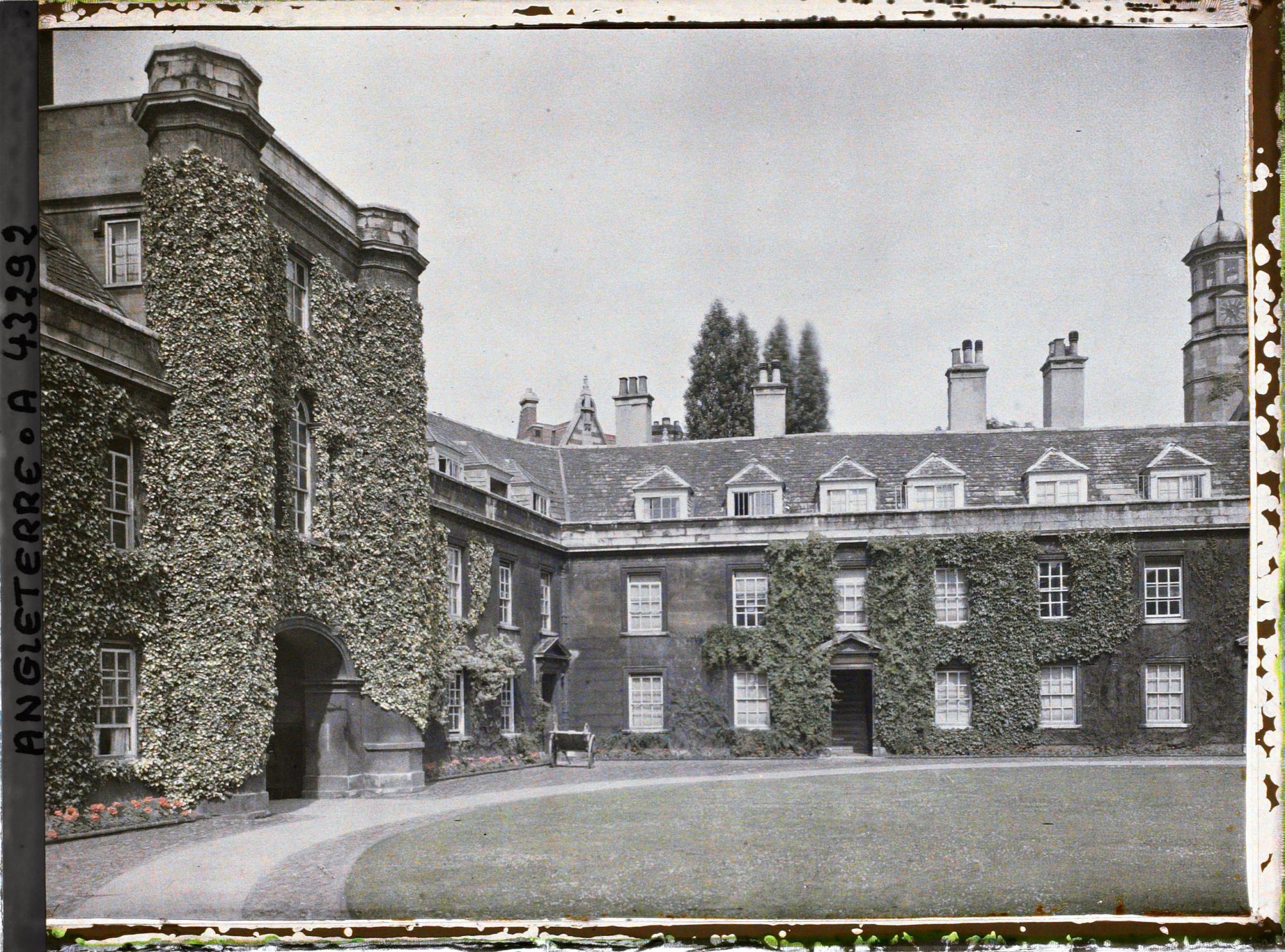 Image représentant Vue vers l'entrée du Christ College