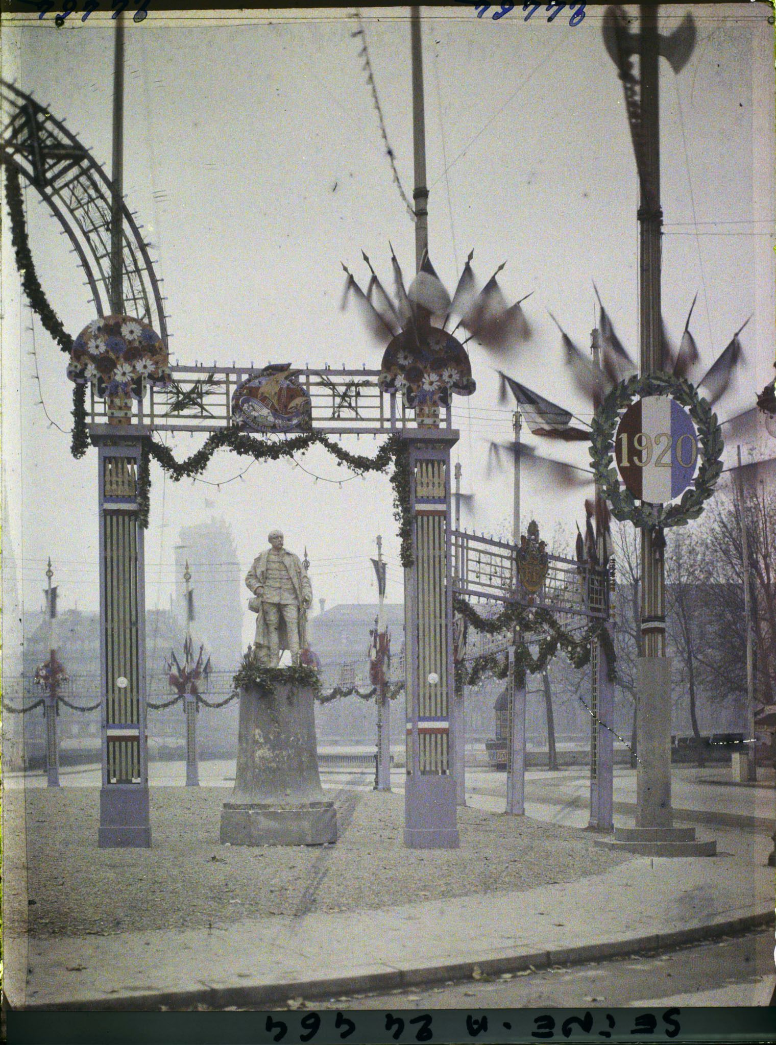 Image représentant La statue de Faidherbe place de l'Hôtel de Ville pour le Cinquantenaire de la IIIe République