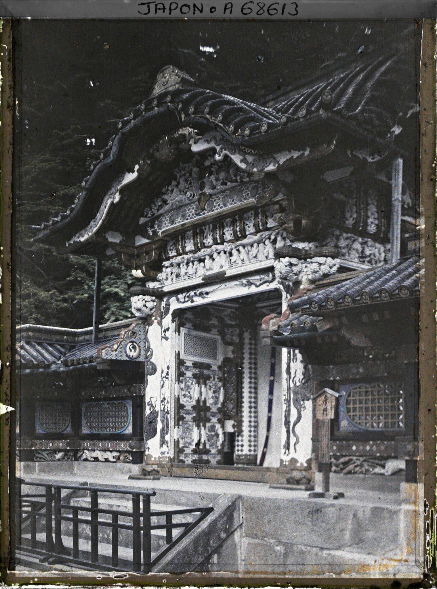 Image représentant La Kara-mon (Porte Chinoise) du sanctuaire Tôshôgû (mausolée du shogun Tokugawa Ieyasu)