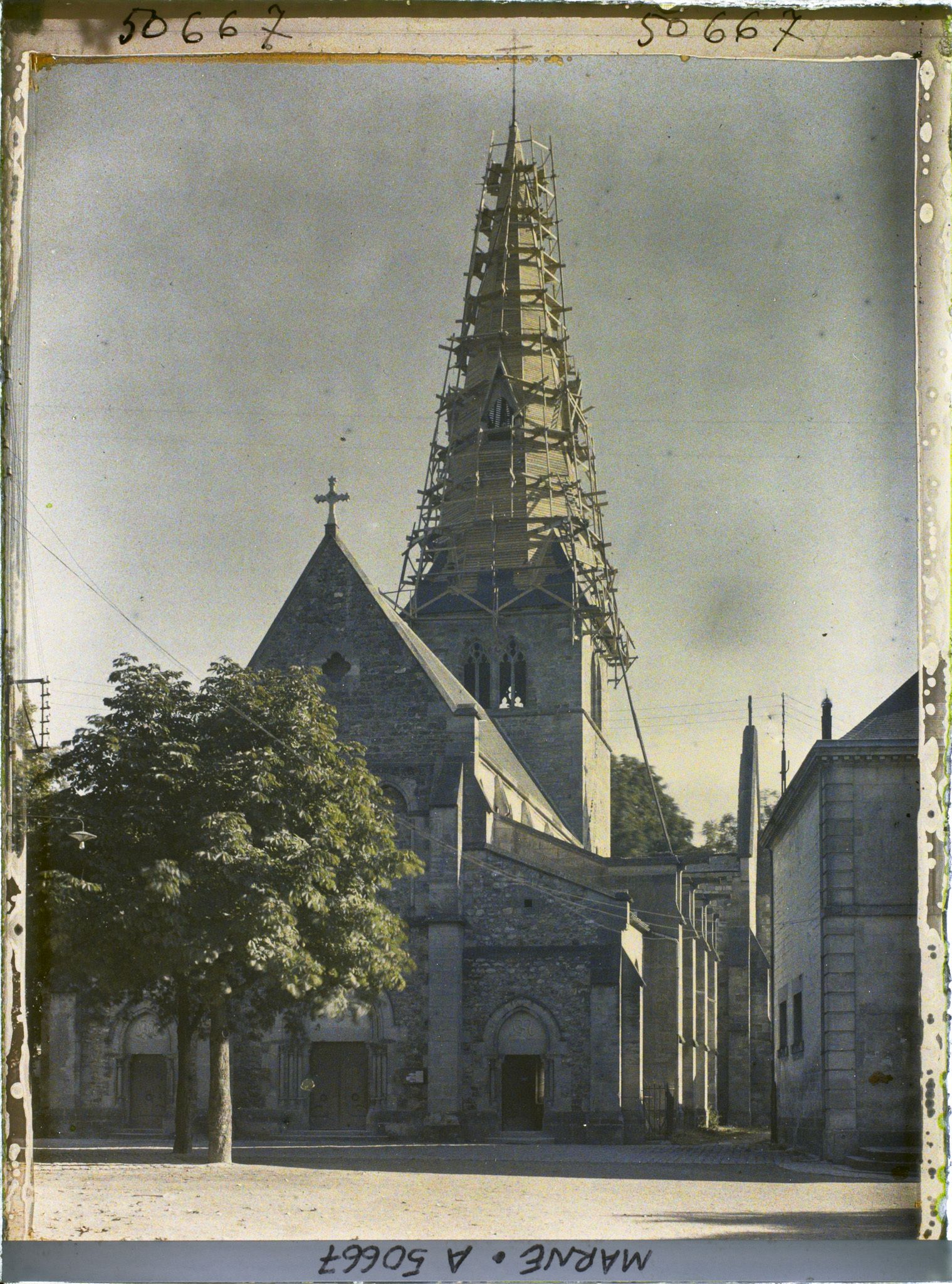 Image représentant France, Suippes, L'Eglise en reconstruction