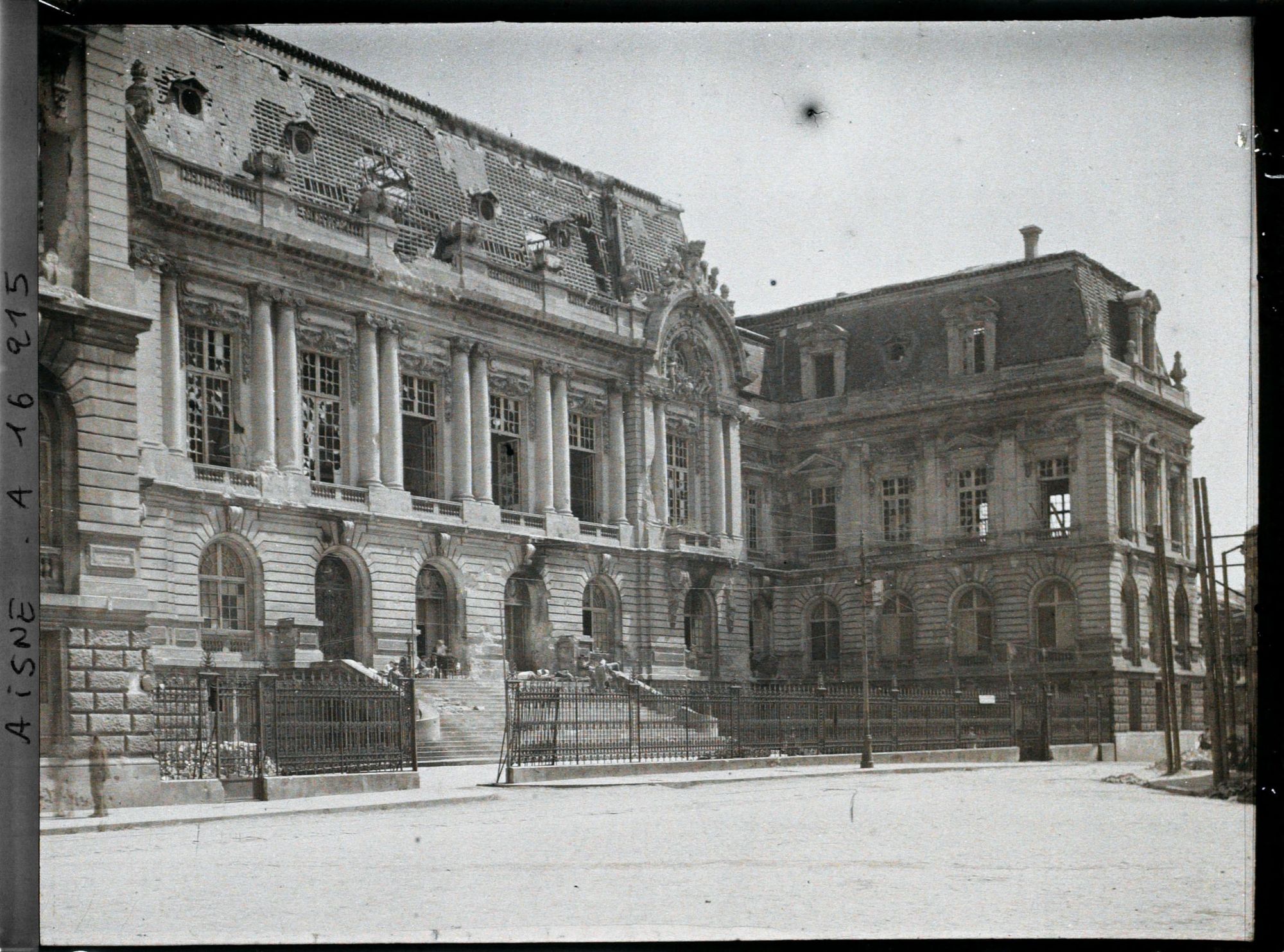 Image représentant France, St Quentin, Le Palais de justice