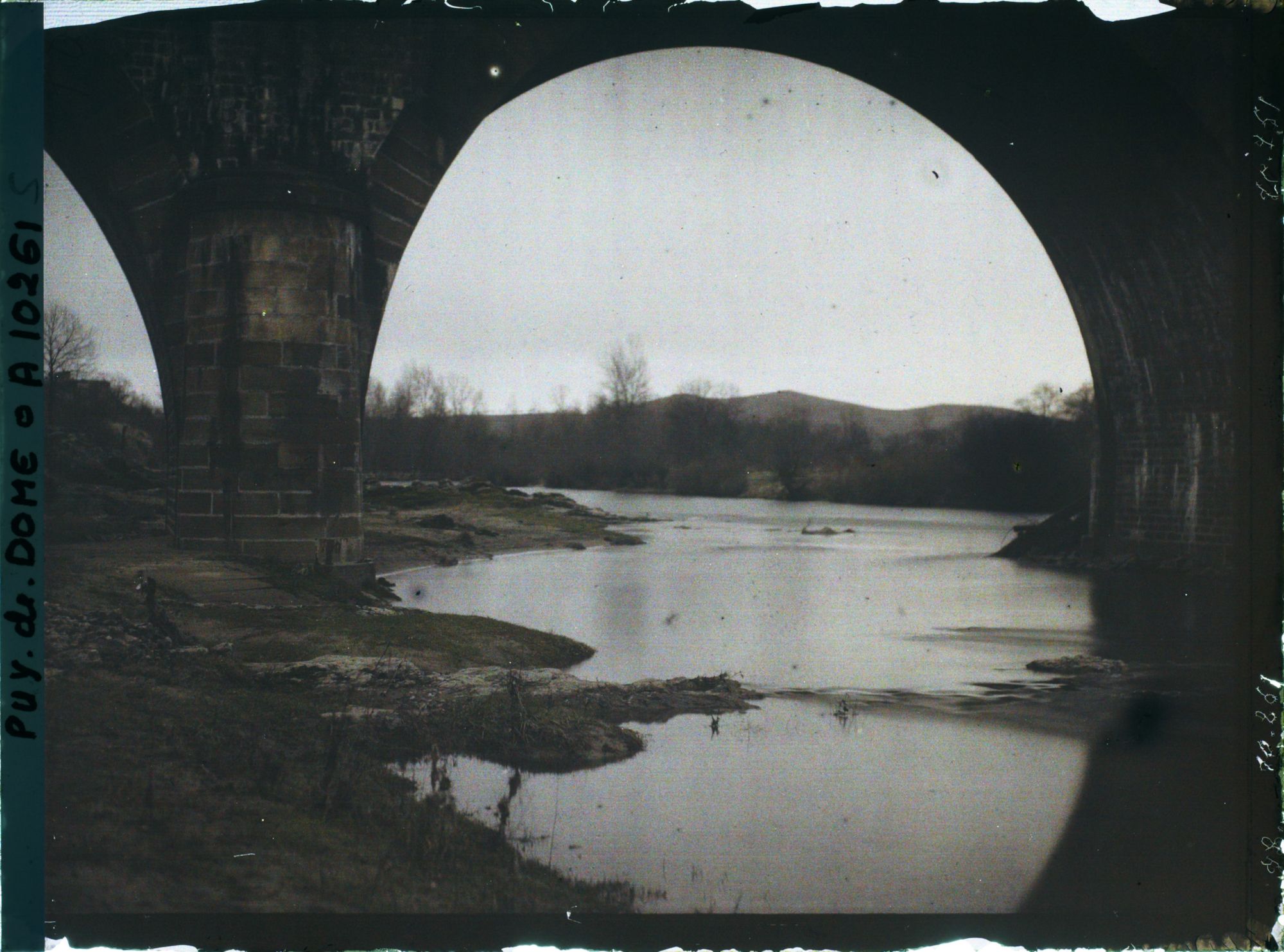 Image représentant France, Près de Perthus, Bords de l'Allier près de Perthus