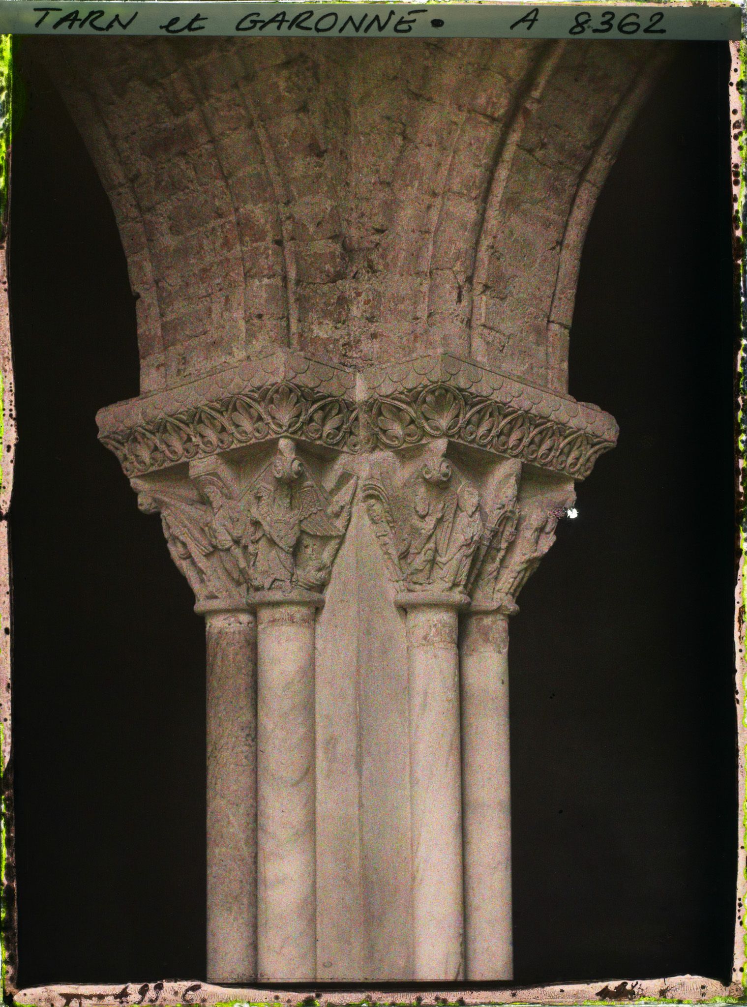 Image représentant Un des chapiteaux de l'abbaye Saint-Pierre