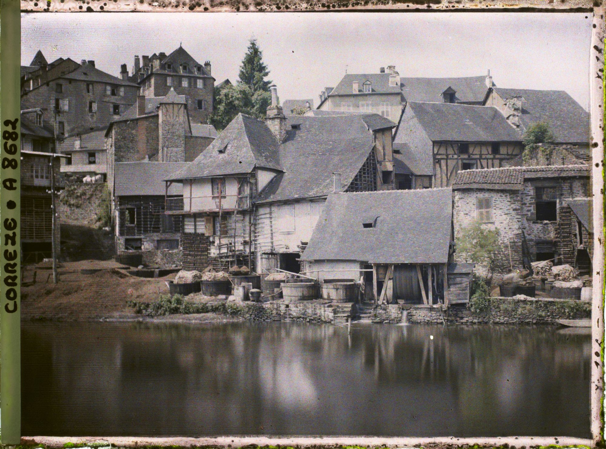 Image représentant Les tanneries au bord de la Vézère