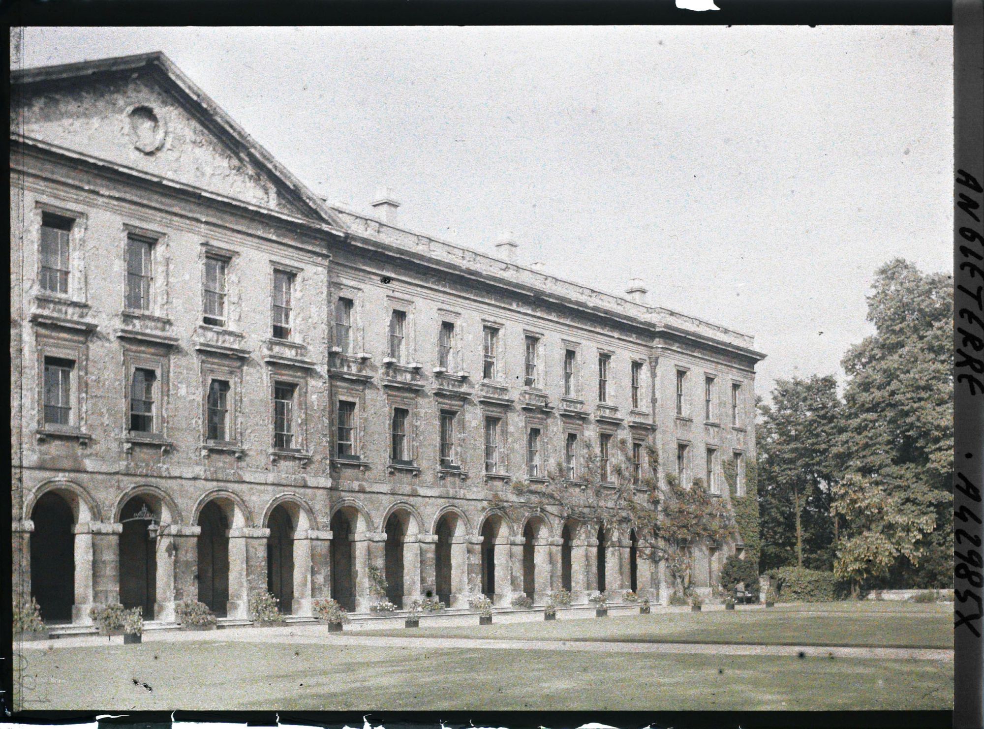 Image représentant Vue des bâtiments situés vers le parc du Magdalen College