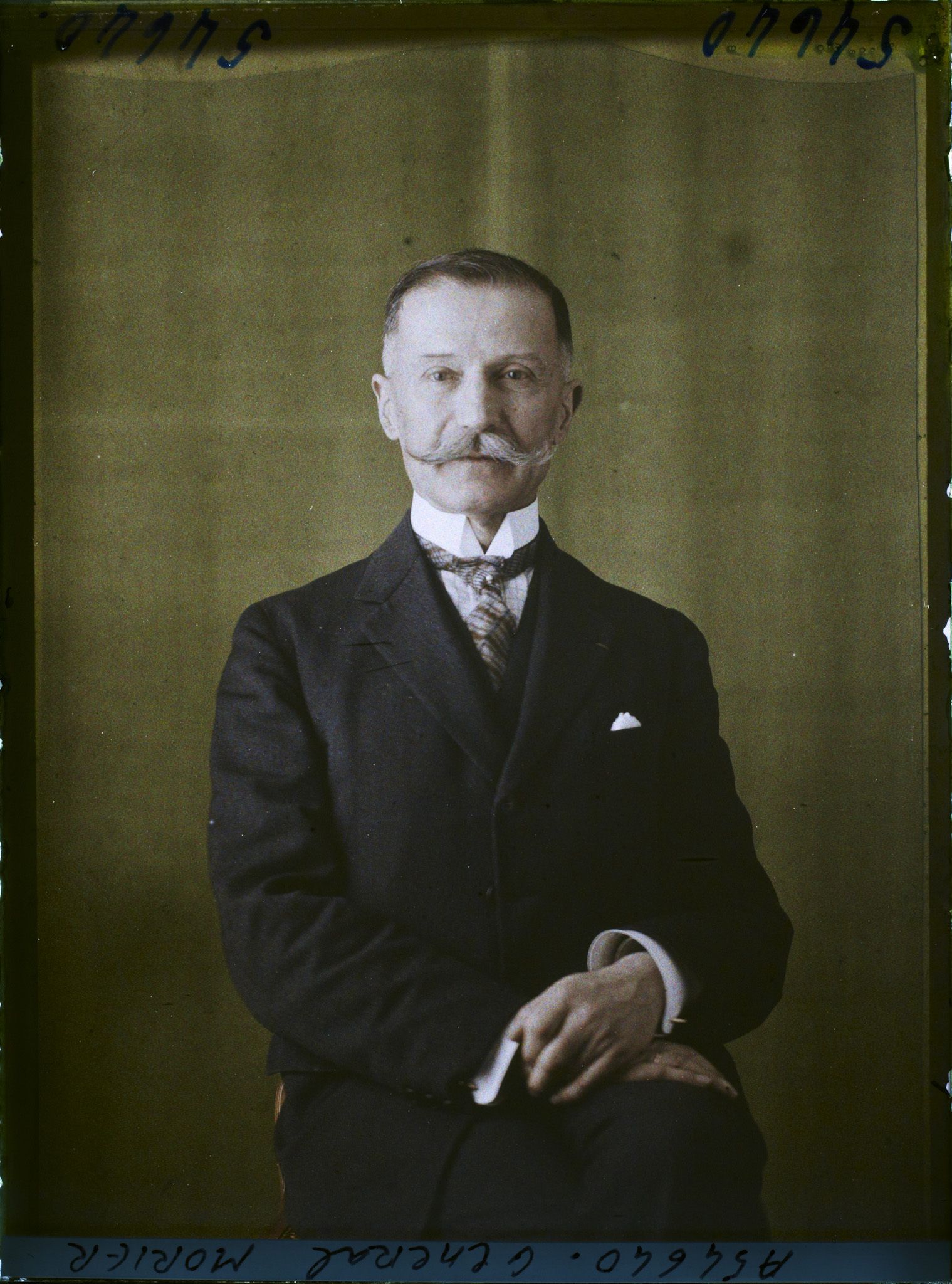 Image représentant https://musee-albert-kahn.s-museum.fr/home/NWQ2OTAwYzNmYjZlZTk1ZWQwODJmMjY4L2dlbmVyaWMtbm90aWNlLXRhYi9hdXRob3JpdHkvNjE3YTc5ZjVjZjhiODk2OGIzMzM3ZDIx/5d6900c3fb6ee95ed082f268/generic-notice-tab/authority/617a79ebcf8b8968b3337421 Le Général André Morier