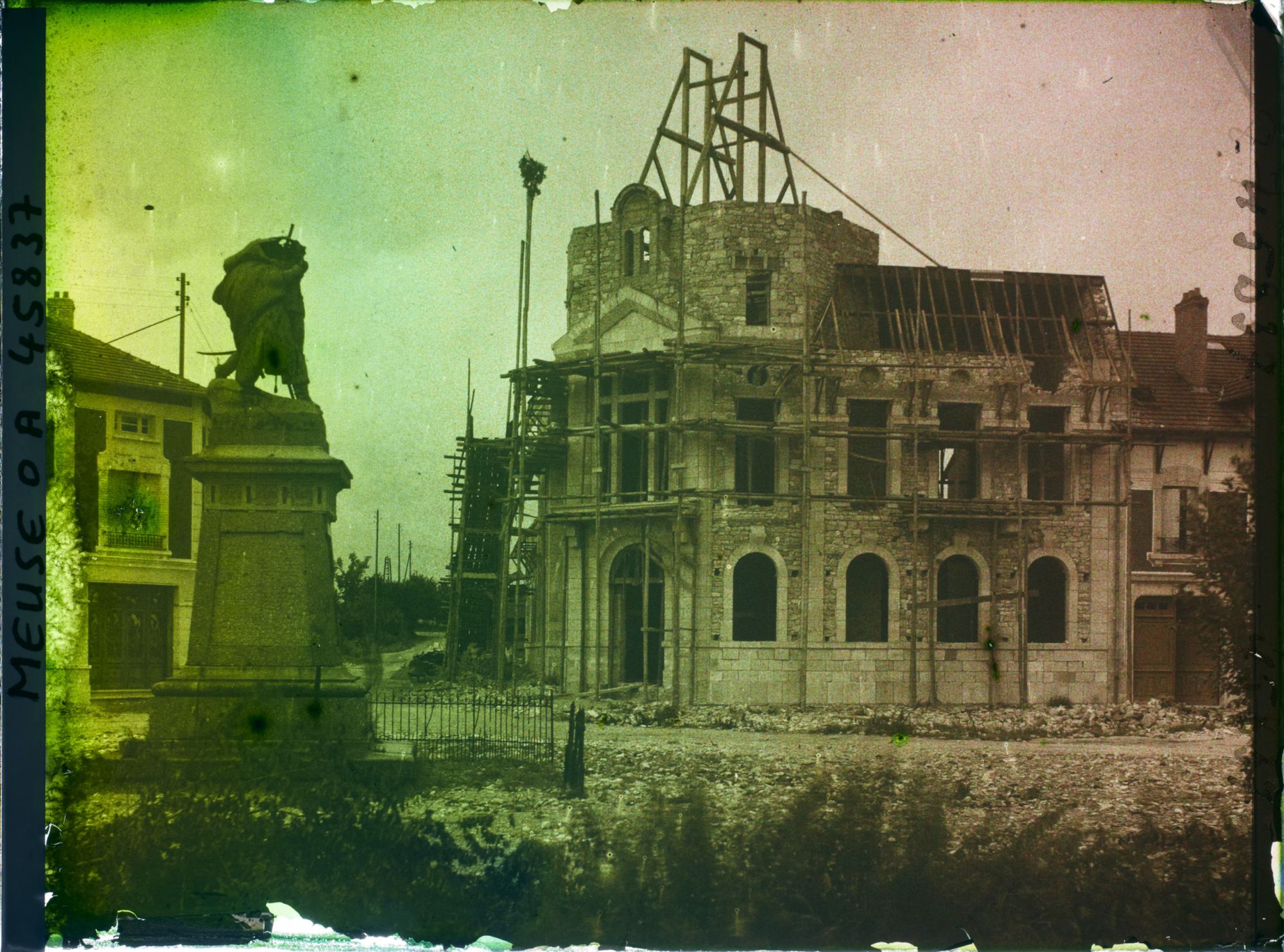 Image représentant France, Fresnes en Woëvre, Hôtel de Ville en reconstruction