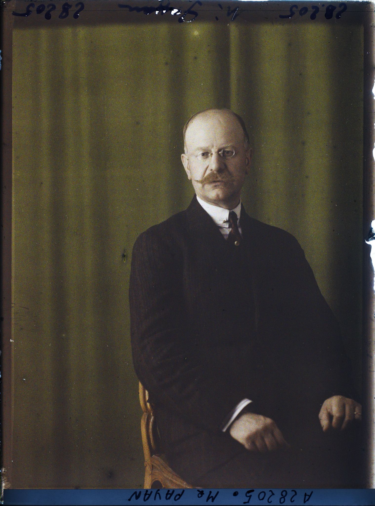 Image représentant https://musee-albert-kahn.s-museum.fr/home/NWQ2OTAwYzNmYjZlZTk1ZWQwODJmMjY4L2dlbmVyaWMtbm90aWNlLXRhYi9hdXRob3JpdHkvNjE3YTc5ZjVjZjhiODk2OGIzMzM3ZDIx/5d6900c3fb6ee95ed082f268/generic-notice-tab/authority/617a79ebcf8b8968b33374fa Monsieur Payan