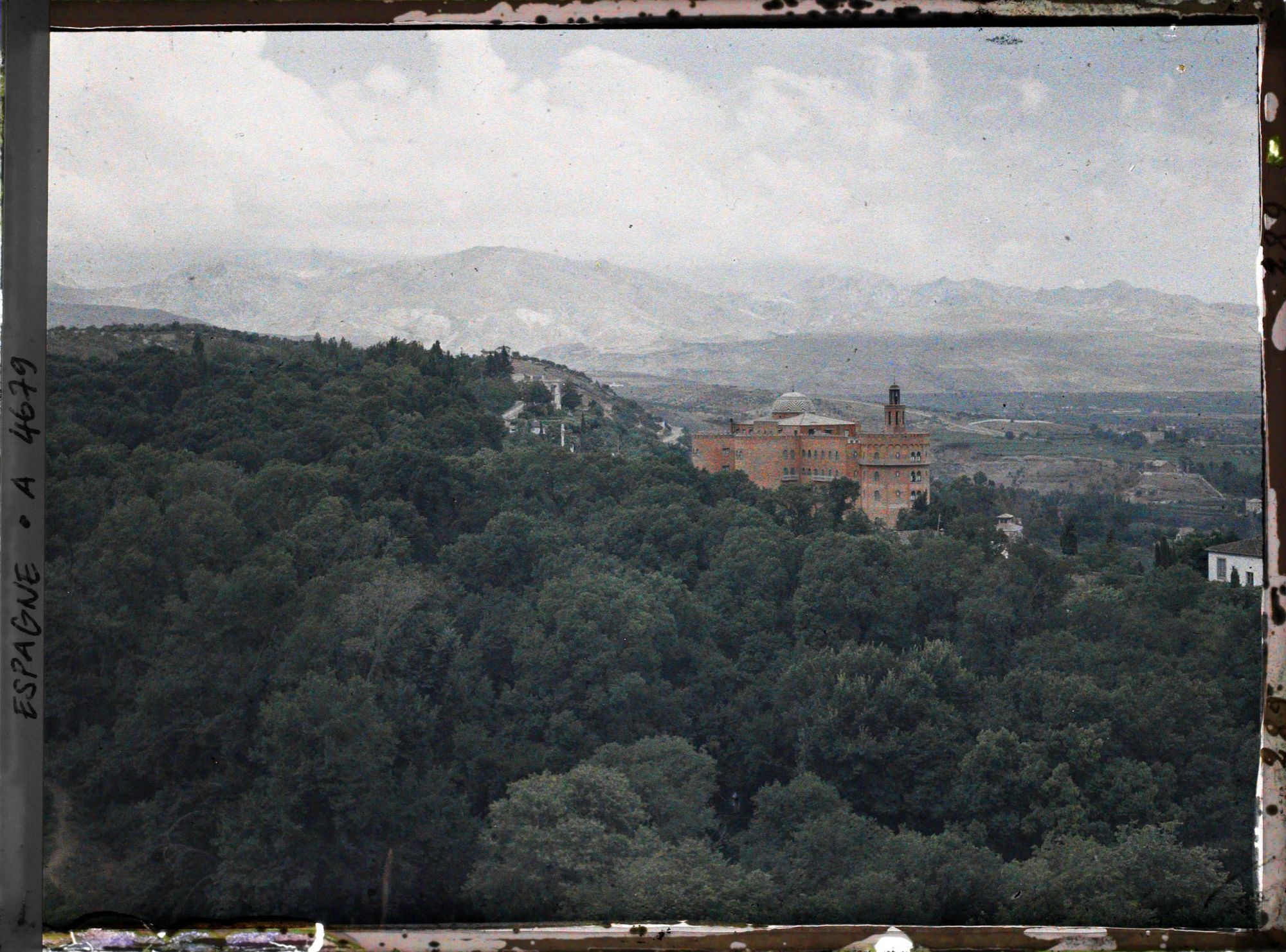 Image représentant La Sierra Nevada et l'Alhambra Palace Hôtel depuis l'Alcazaba