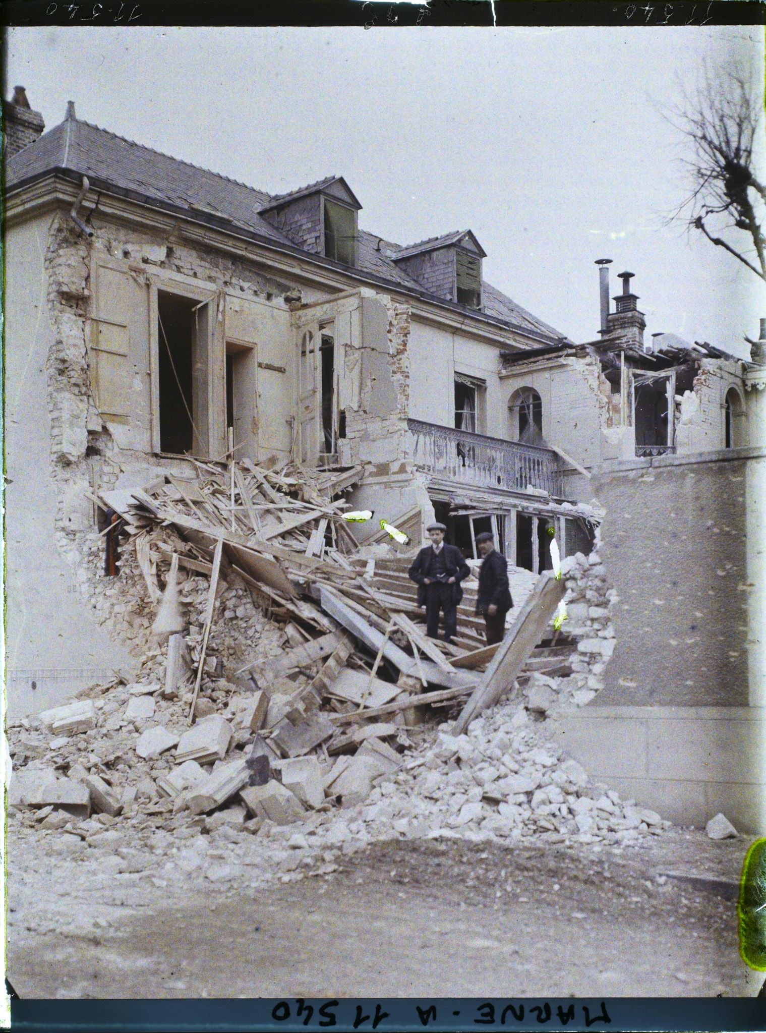 Image représentant Une maison en ruine rue Jacquart après un bombardement