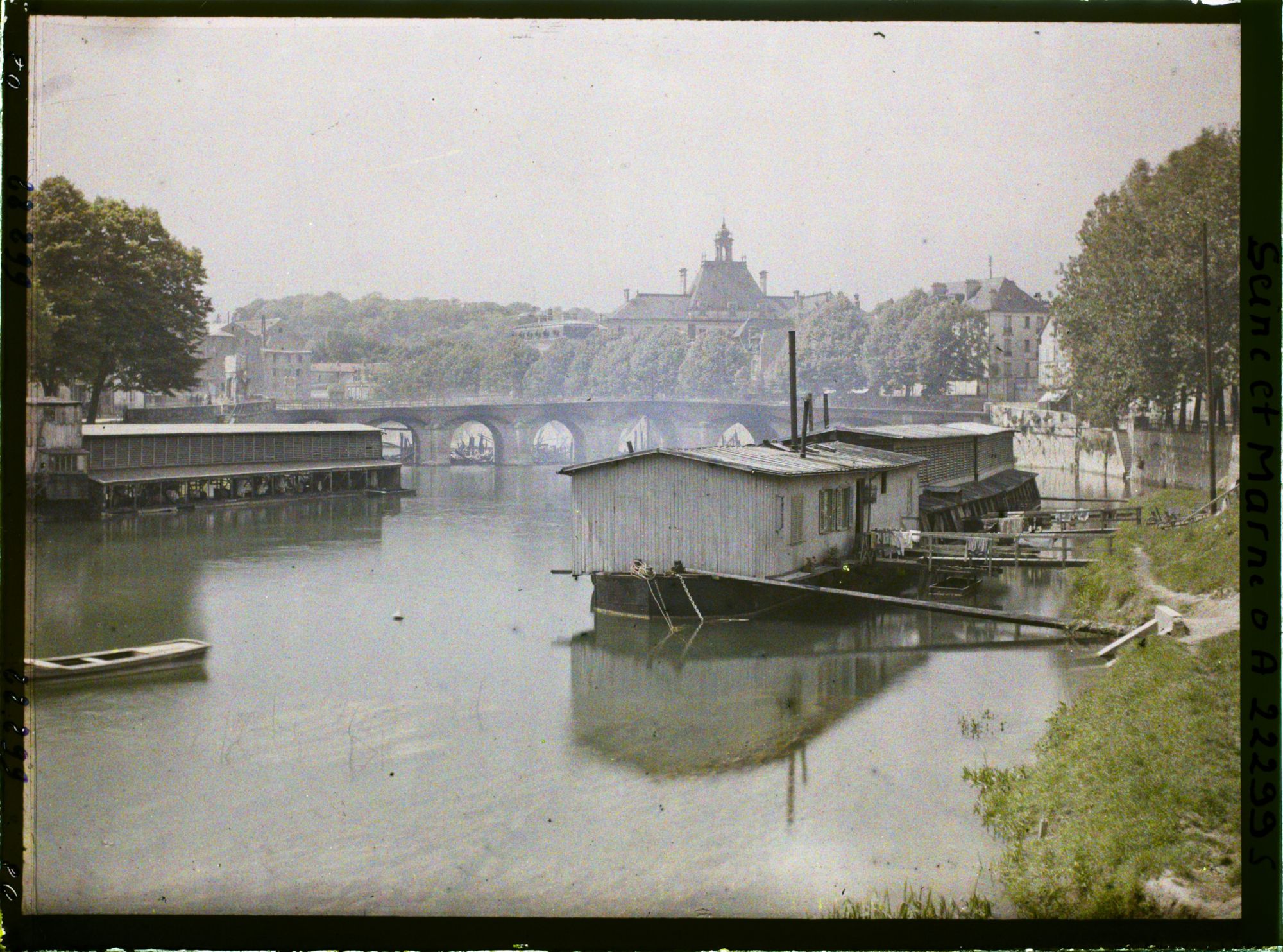 Image représentant France, Meaux, La Marne vers l'aval prise en amont du Pont