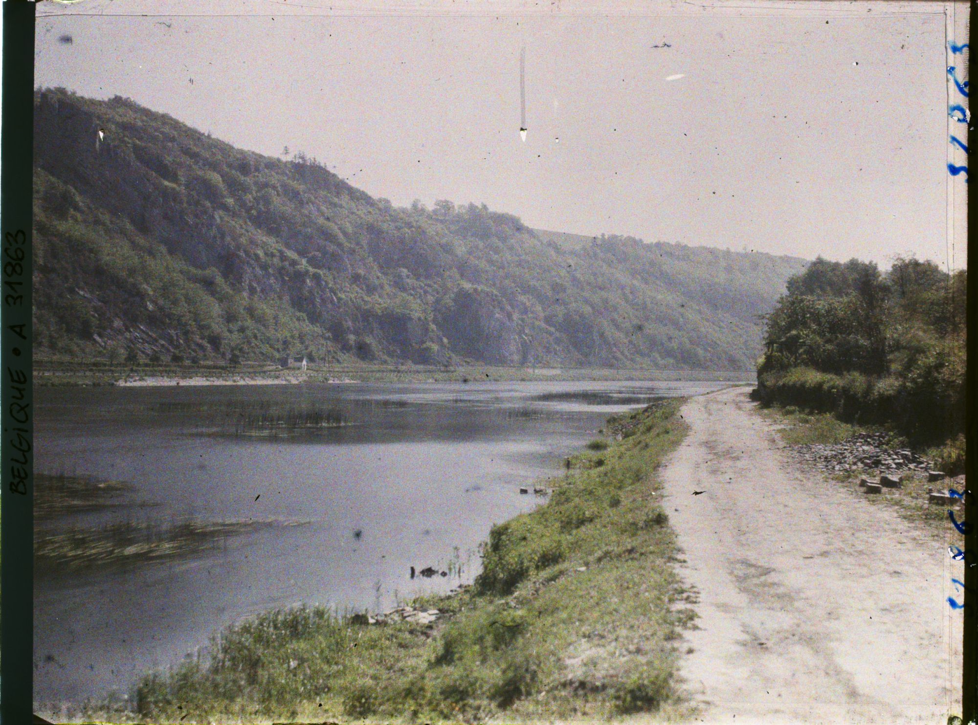 Image représentant Belgique, Hastière, Aspect de la Meuse en aval du Village