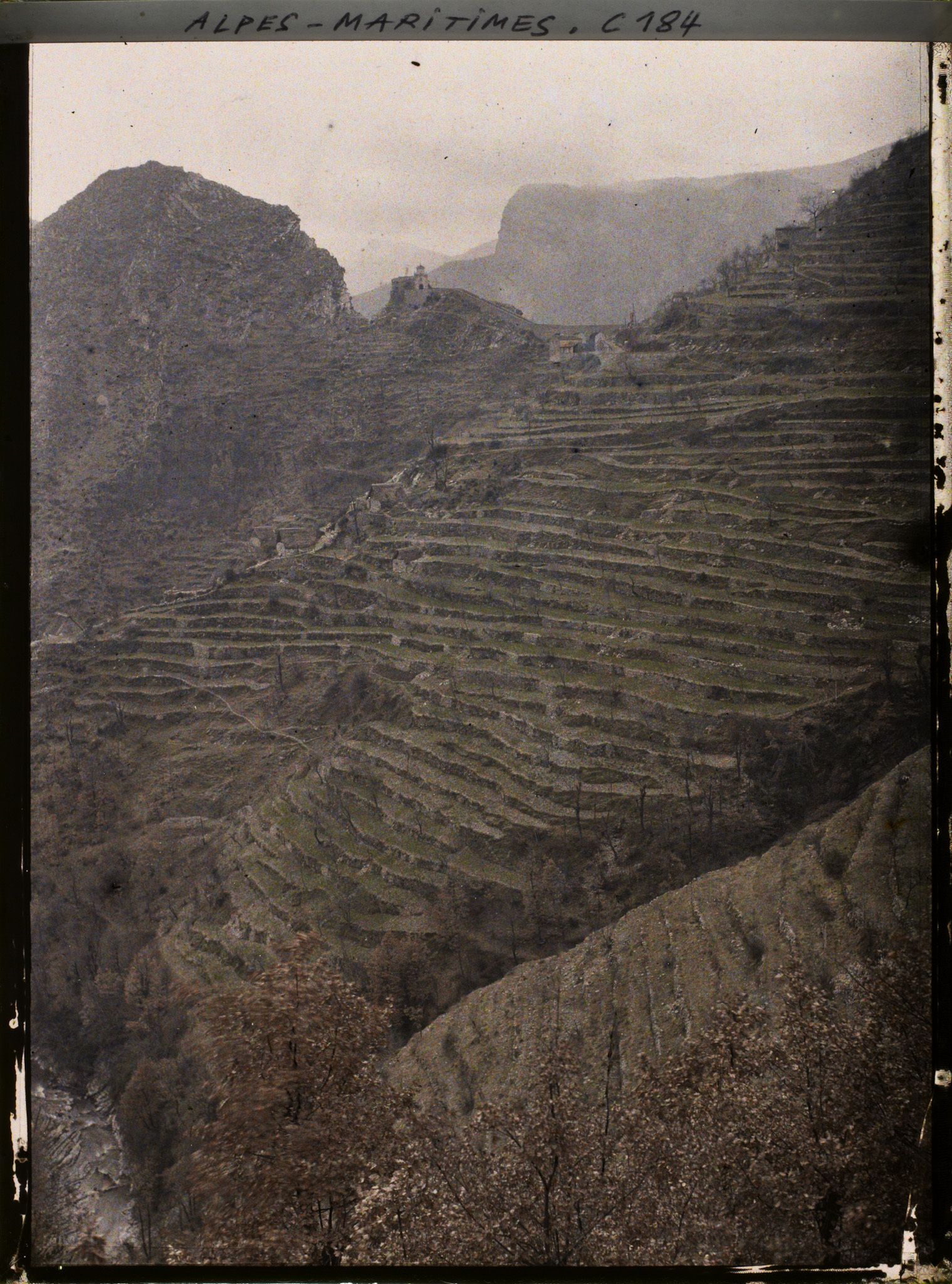 Image représentant Vue éloignée de la chapelle Notre-Dame de la Menour