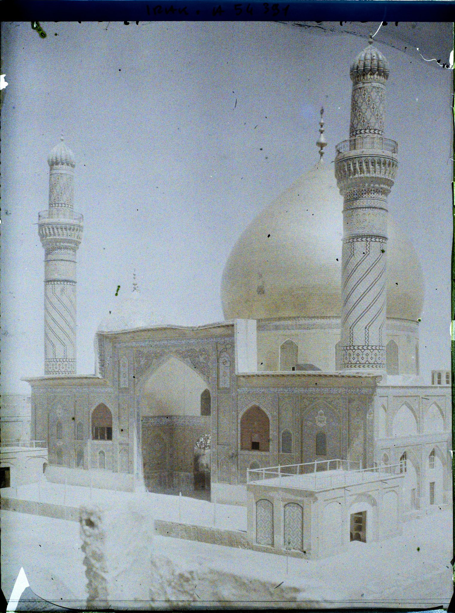 Image représentant La Mosquée d'Or, mausolée d'Ali al-Hadi et de Hasan al-Askari, dixième et onzième imams chiites
