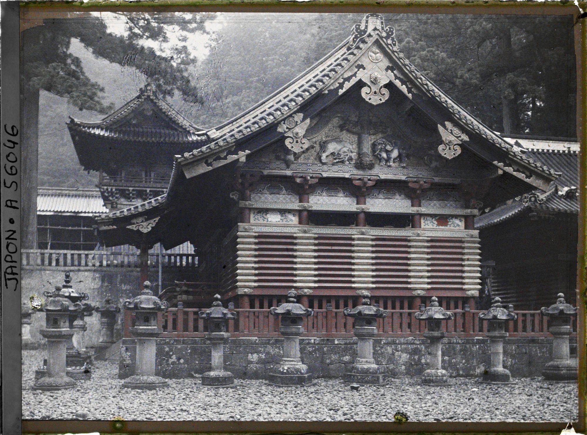 Image représentant Le Kami-jinjo, entrepôt sacré supérieur du sanctuaire Tôshôgû