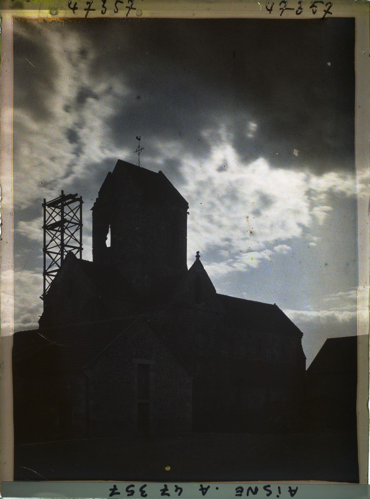 Image représentant France, Bourg et Comin, Effet de nuages s/ l'Eglise