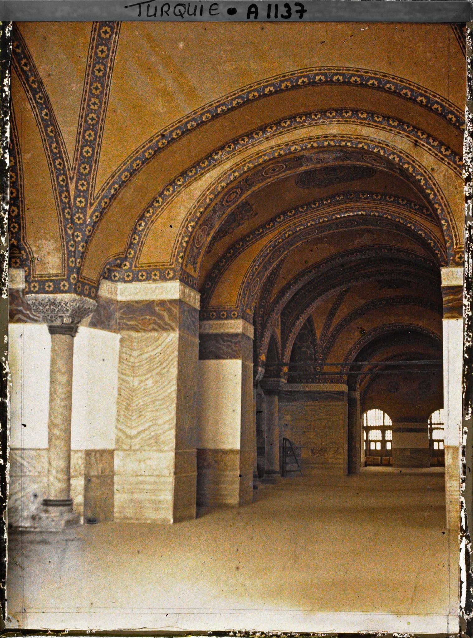 Image représentant Intérieur de la Aya Sophia Camii ("mosquée Sainte-Sophie")