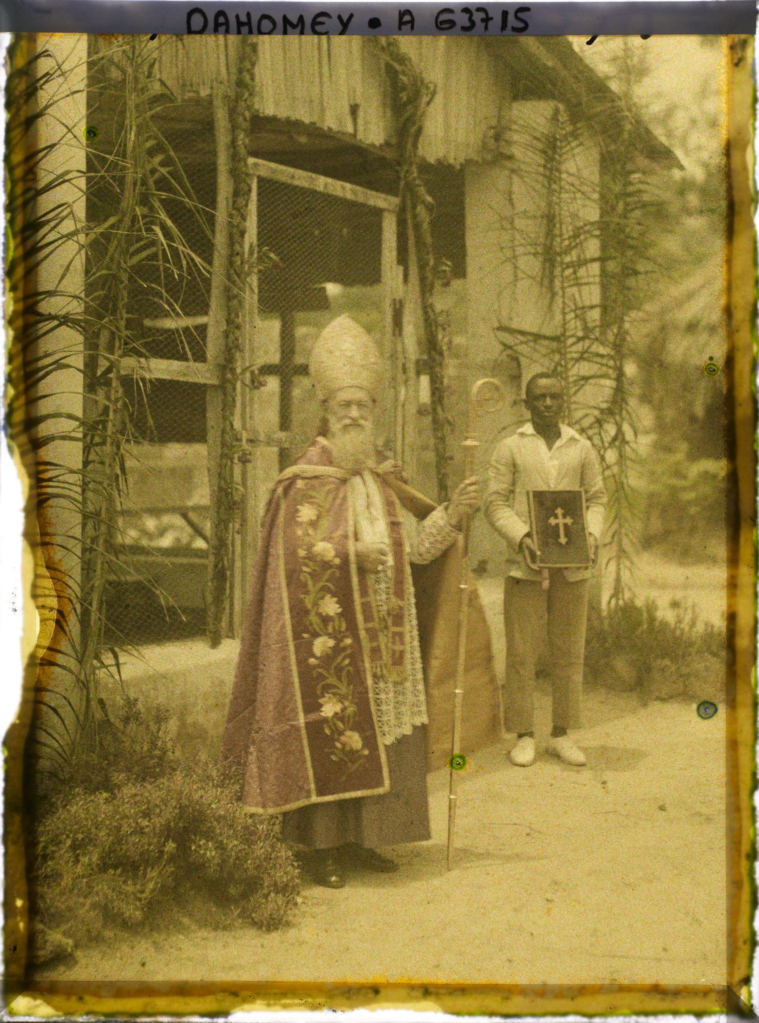 Image représentant Monseigneur Steinmetz et son " boy "