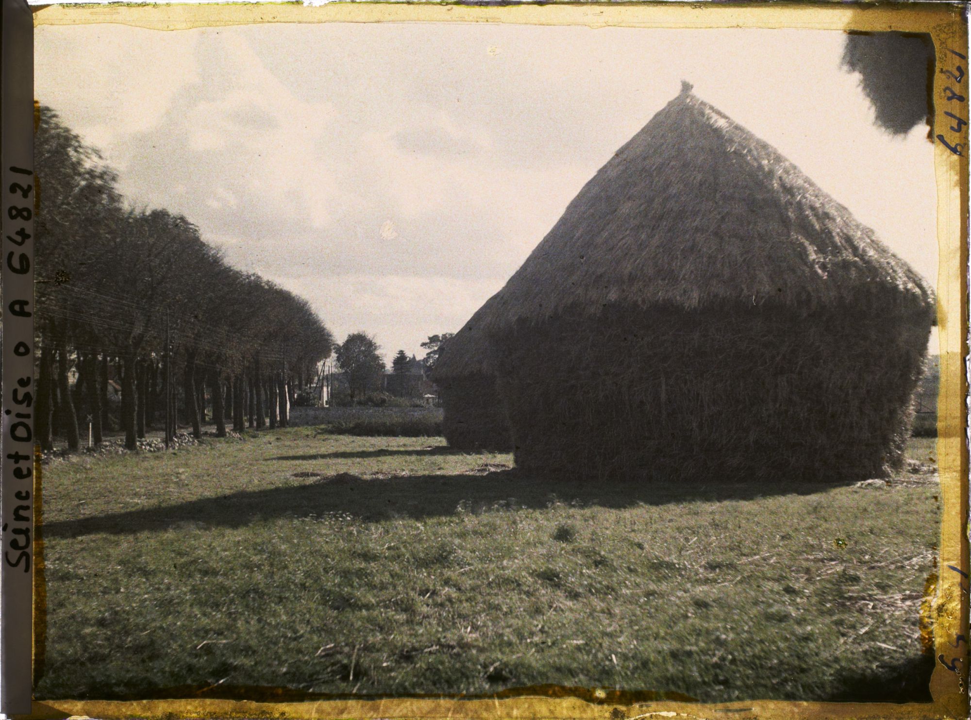 Image représentant Seine et Oise, Moisselles, Groupe de meules de blé