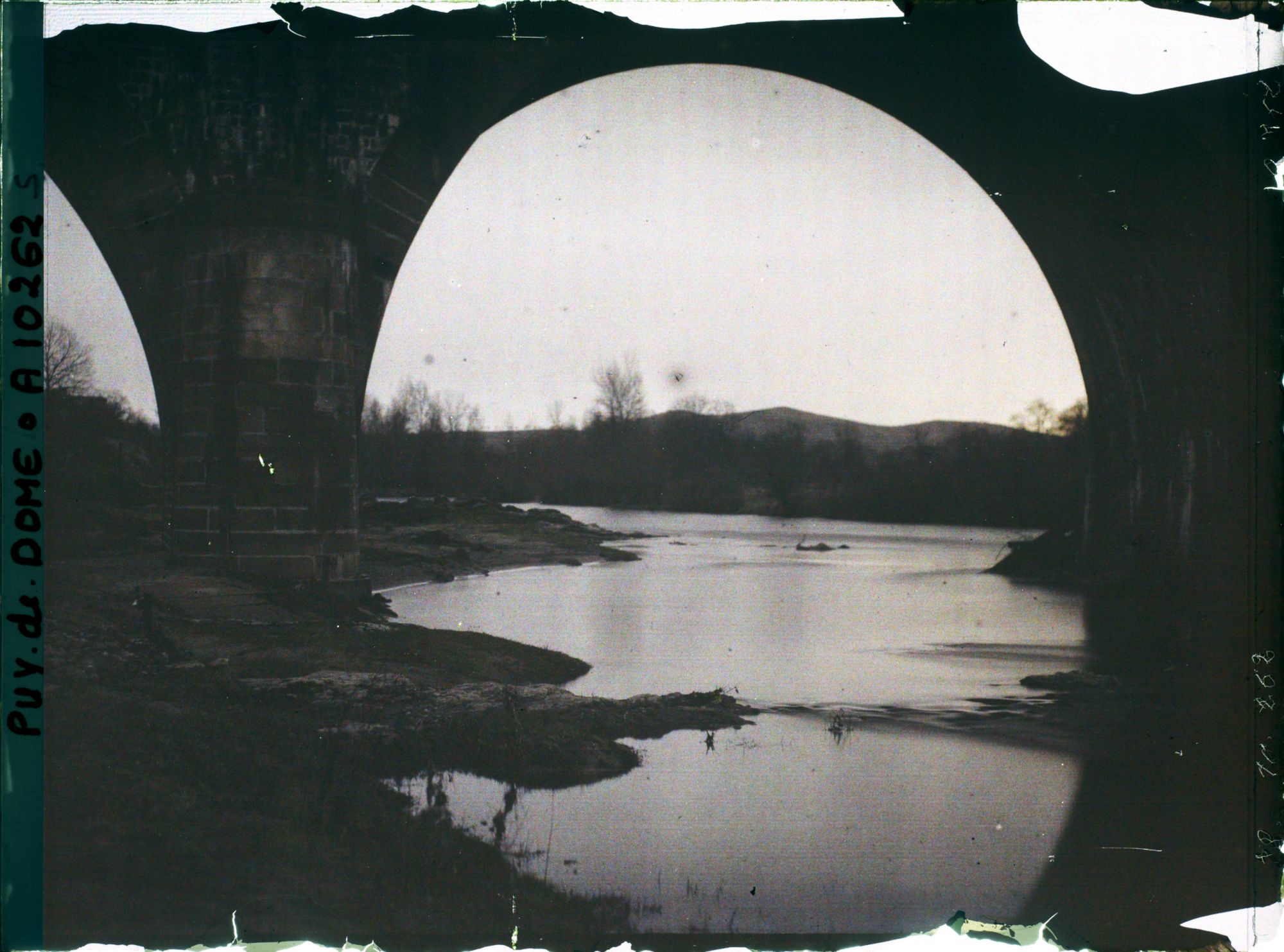 Image représentant France, Près de Perthus, Bords de l'Allier près de Perthus