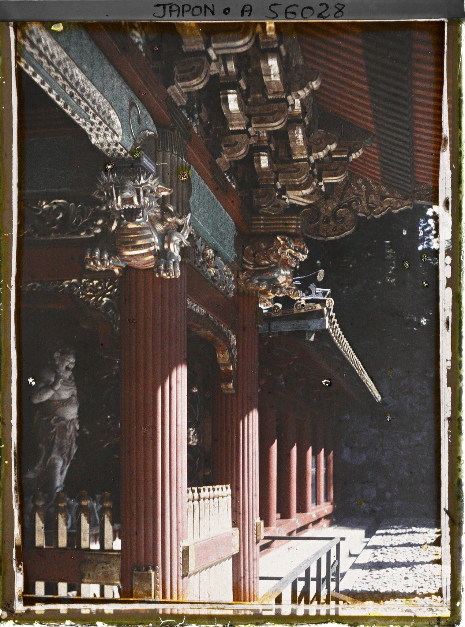 Image représentant Sanctuaire Daiyuin : détail de la Yashamon (porte des Démons bouddhiques), appelée aussi Botanmon (Porte des pivoines)