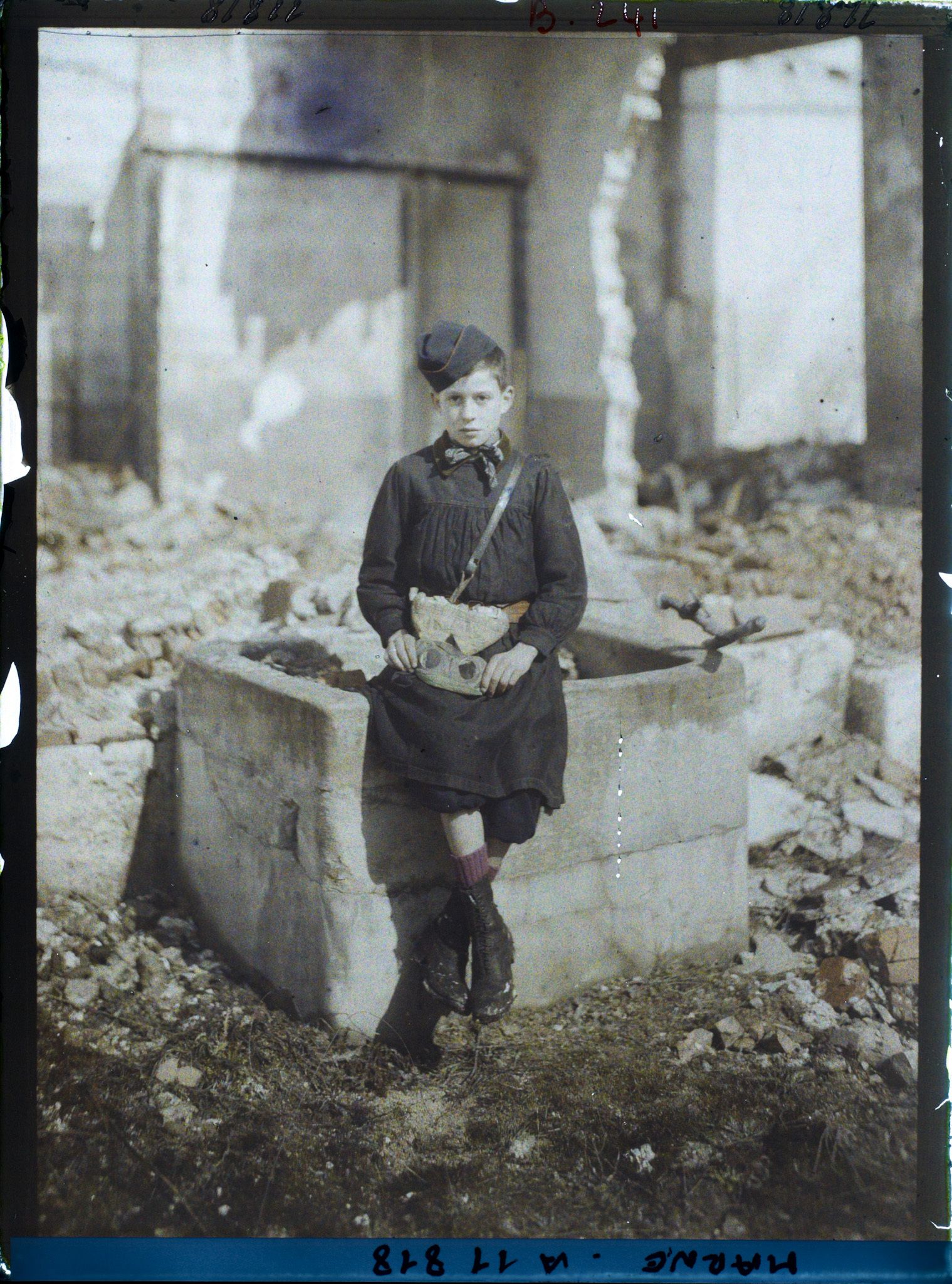 Image représentant Petit Rémois avec son masque contre le gaz