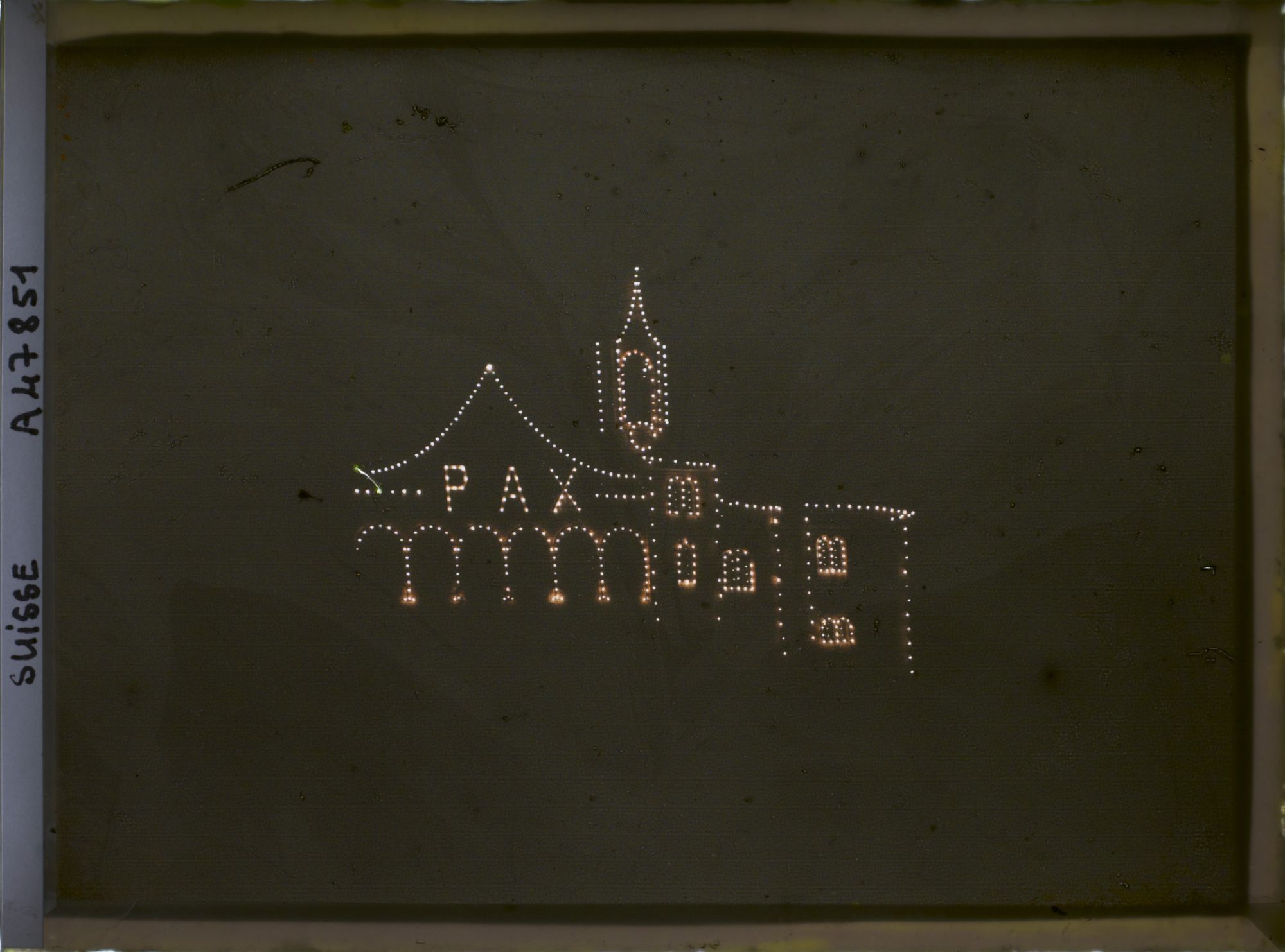 Image représentant Accords de Locarno, illumination nocturne du mot " PAX " depuis la Madonna del Sasso