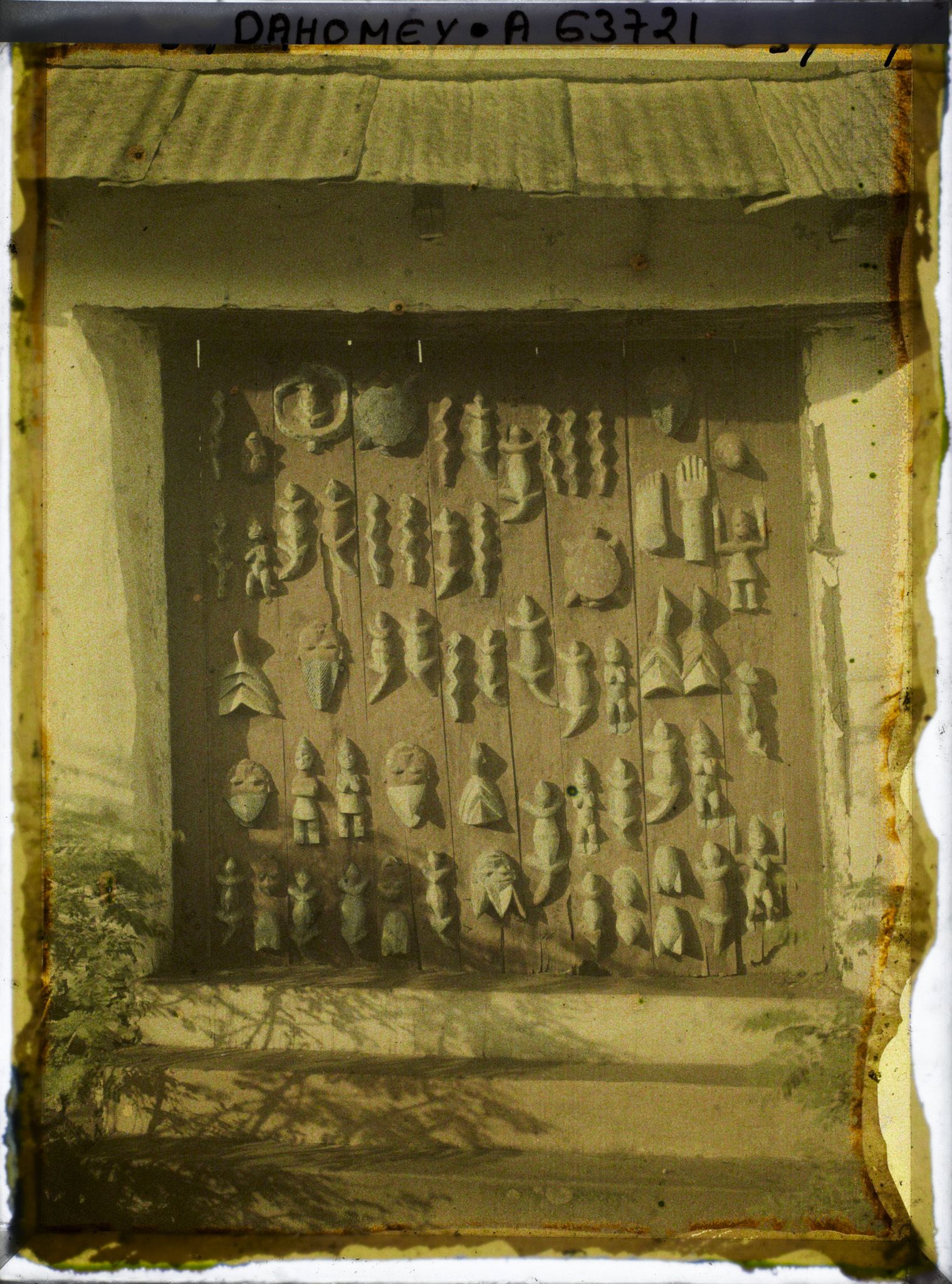 Image représentant La porte du palais du roi Tôli