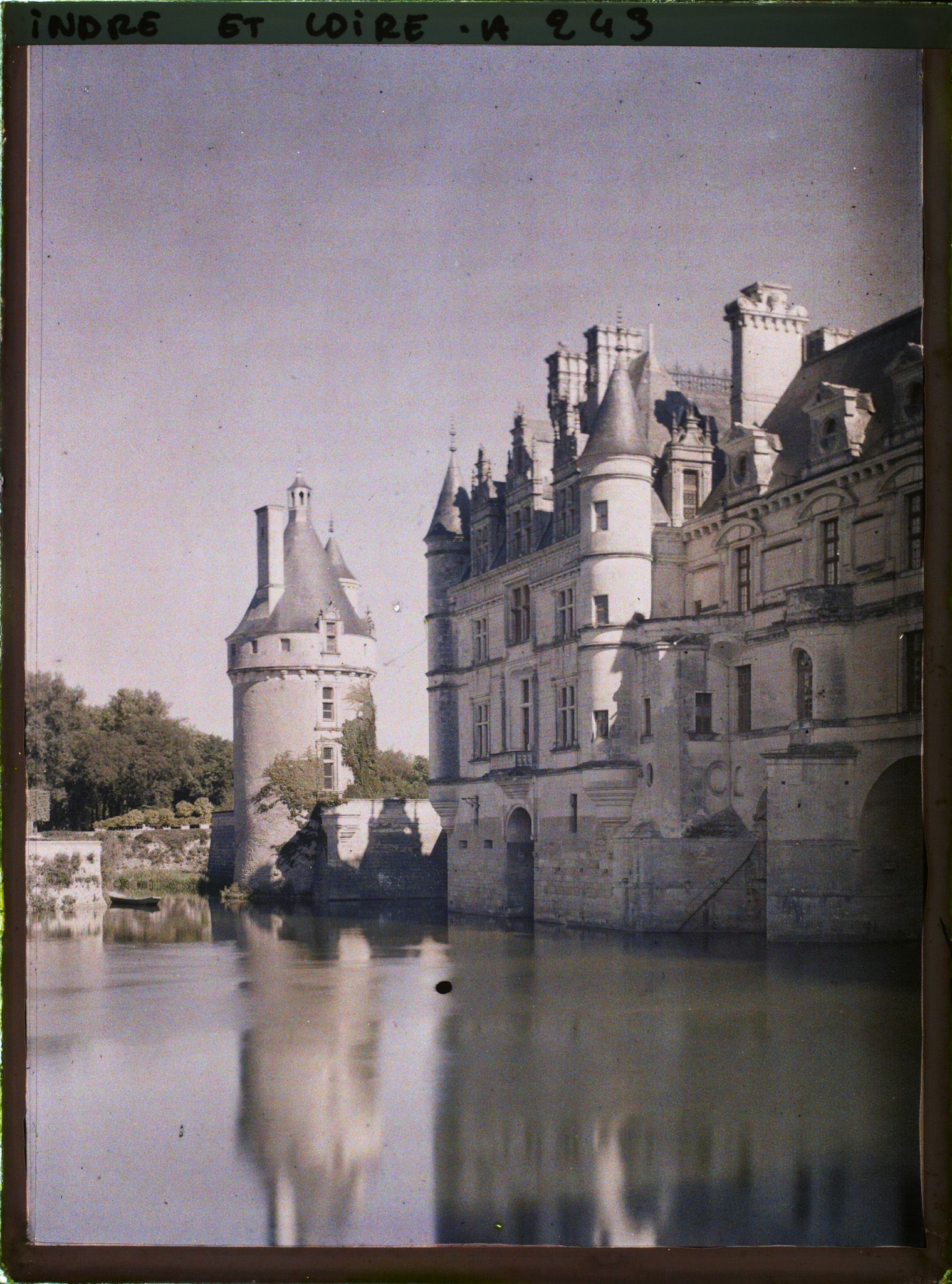 Image représentant Le château sur le Cher et la tour des Marques