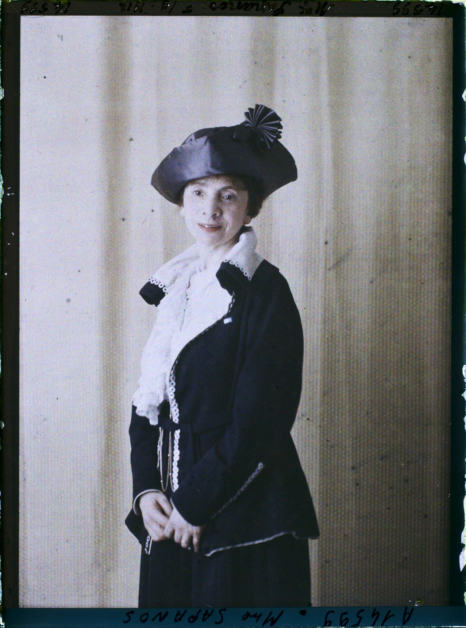 Image représentant https://musee-albert-kahn.s-museum.fr/home/NWQ2OTAwYzNmYjZlZTk1ZWQwODJmMjY4L2dlbmVyaWMtbm90aWNlLXRhYi9hdXRob3JpdHkvNjE3YTc5ZjVjZjhiODk2OGIzMzM3ZDIx/5d6900c3fb6ee95ed082f268/generic-notice-tab/authority/617a79ebcf8b8968b3337738 Madame Louise Tsapalos