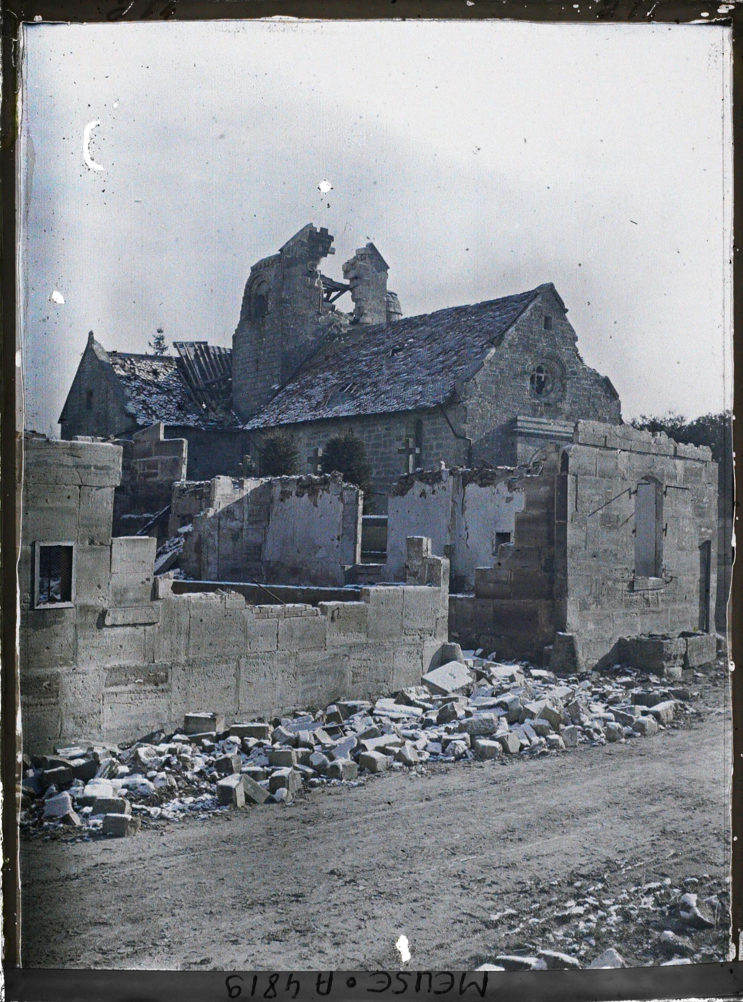 Image représentant L'église en ruines