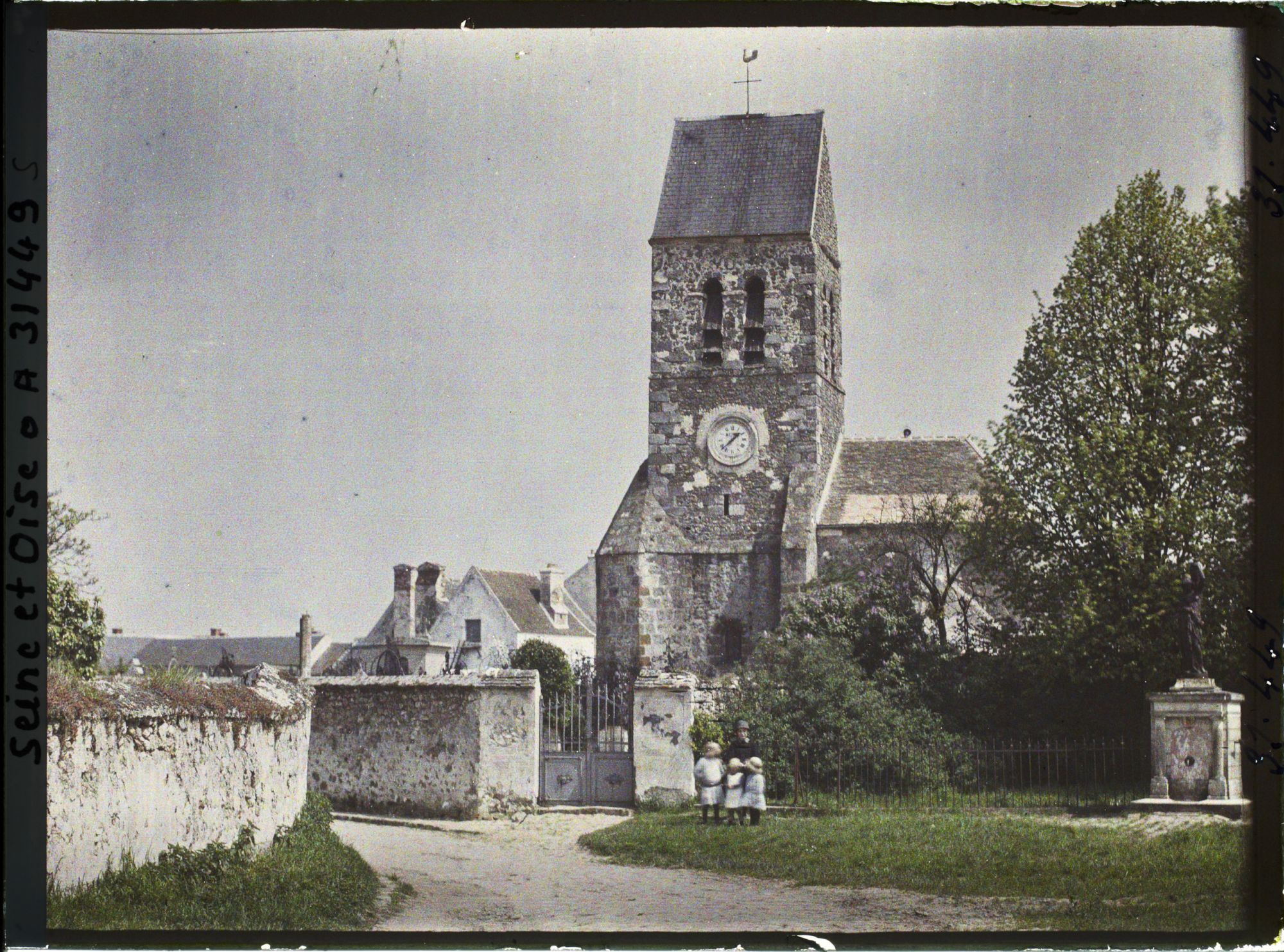 Image représentant France , Montigny-le-Bretonneux, Entrée de Montigny, vue de la route de Trappes à Neauphle-le-Château