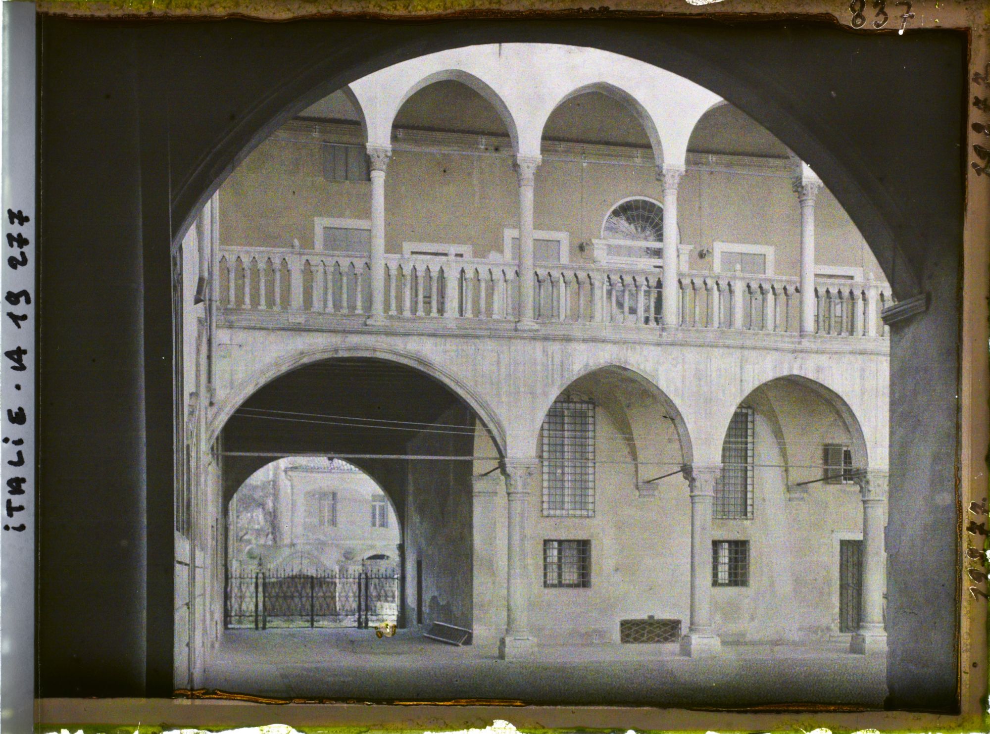 Image représentant Intérieur d'un Vieux Palais