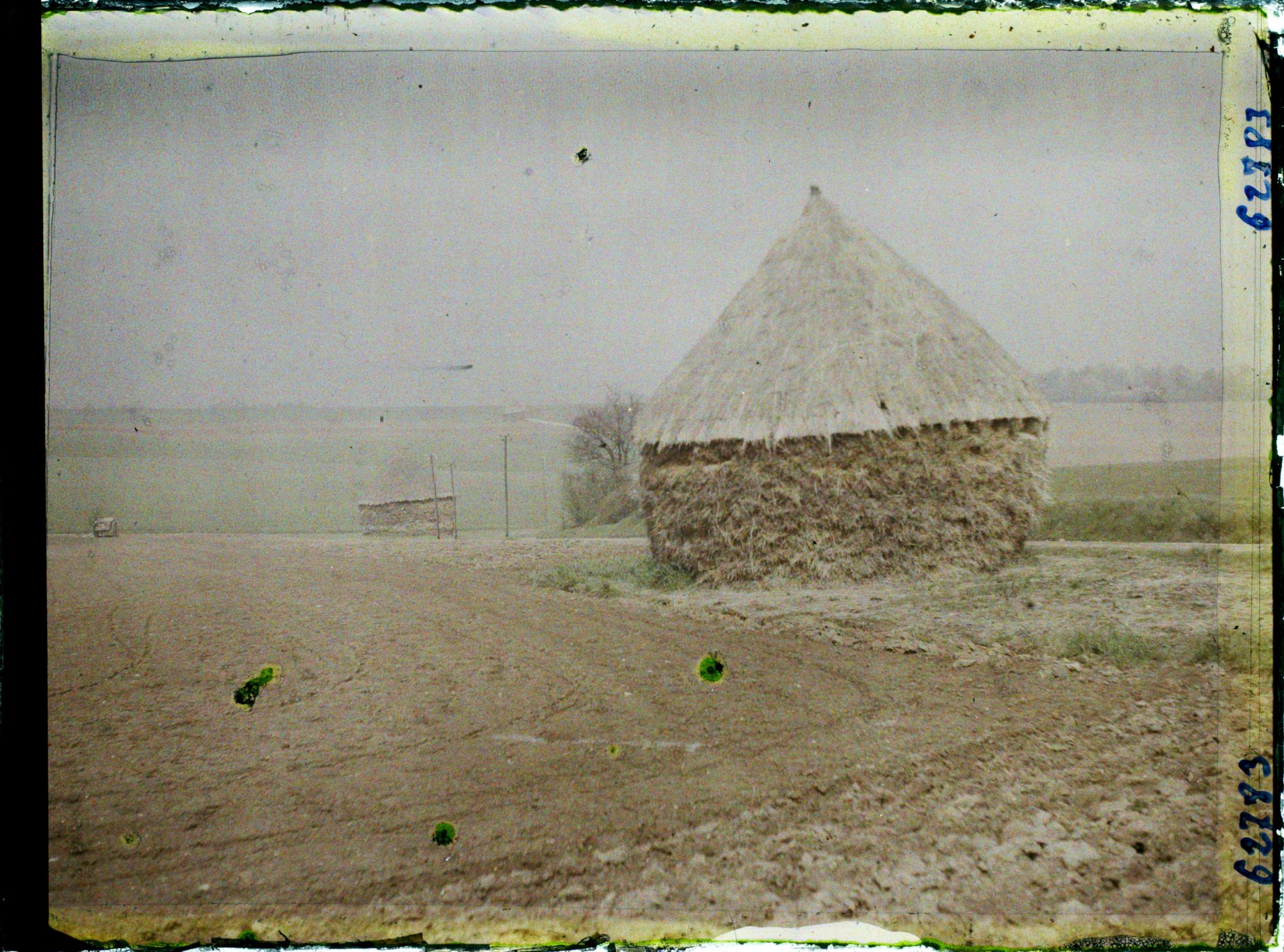 Image représentant Ile de France, Vallangoujard, Le même terrain labouré et ensemencé en betteraves