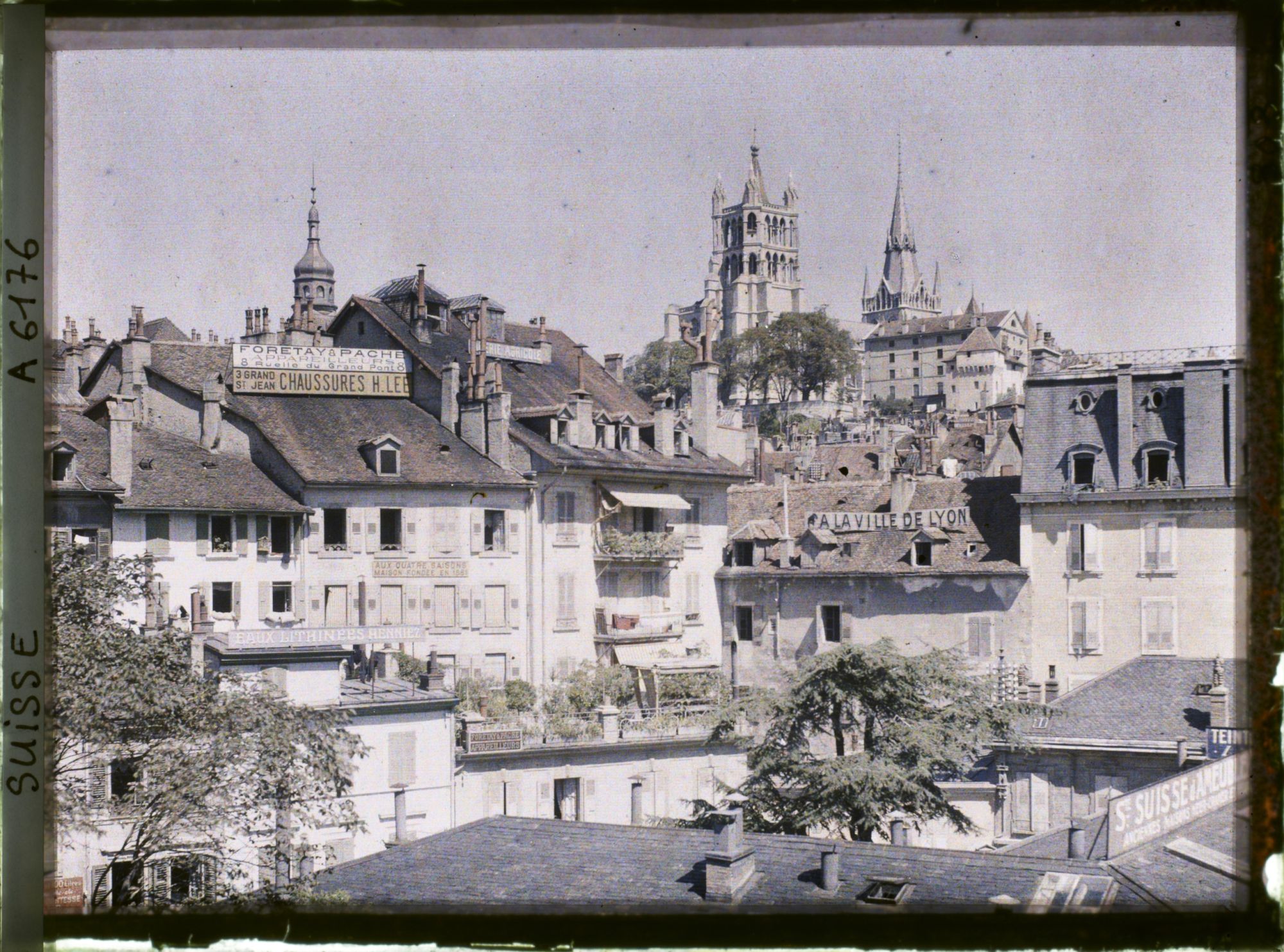 Image représentant La place Centrale et la cathédrale Notre-Dame de Lausanne