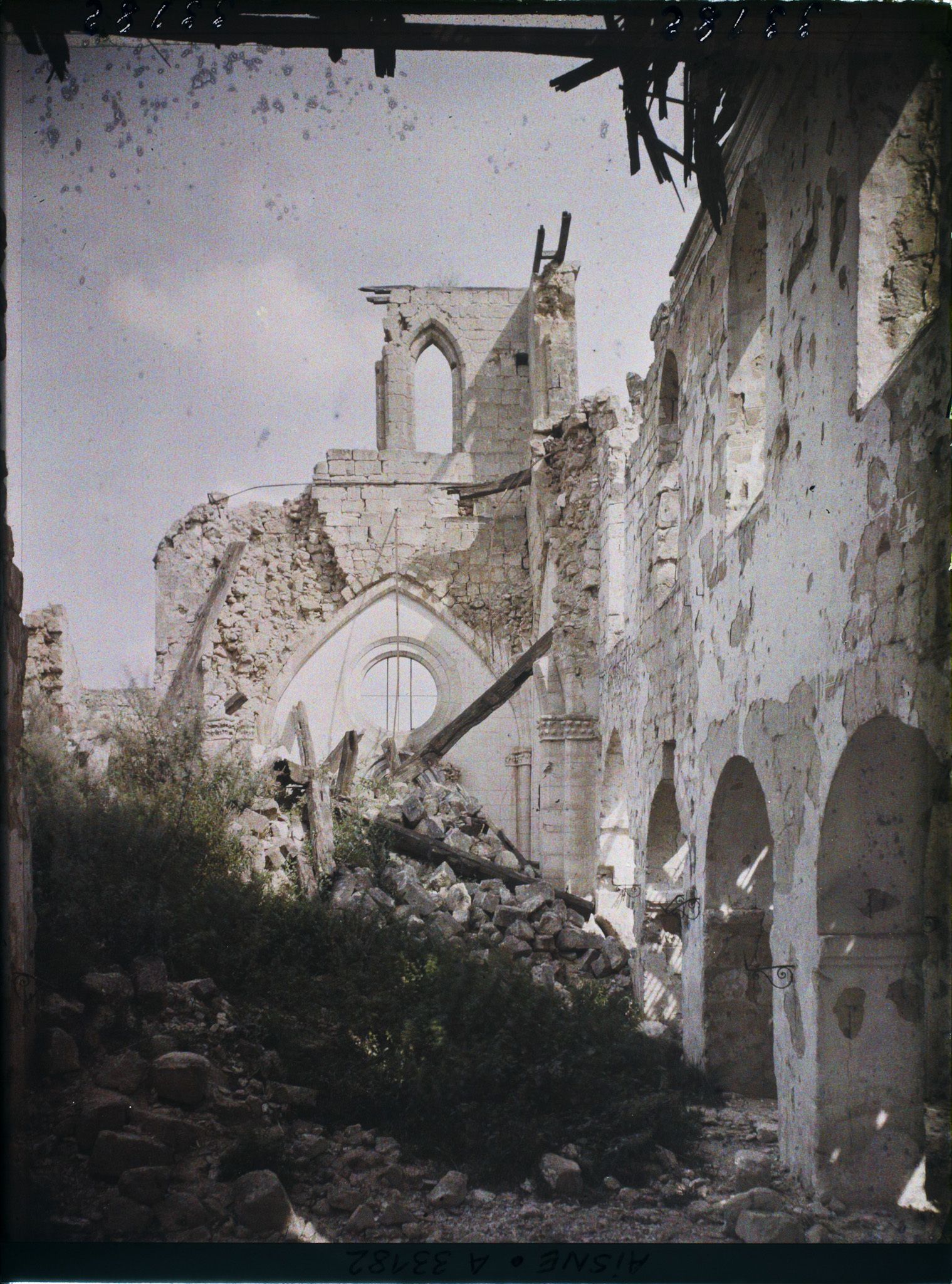 Image représentant France, Guminy, Intérieur de l'Eglise