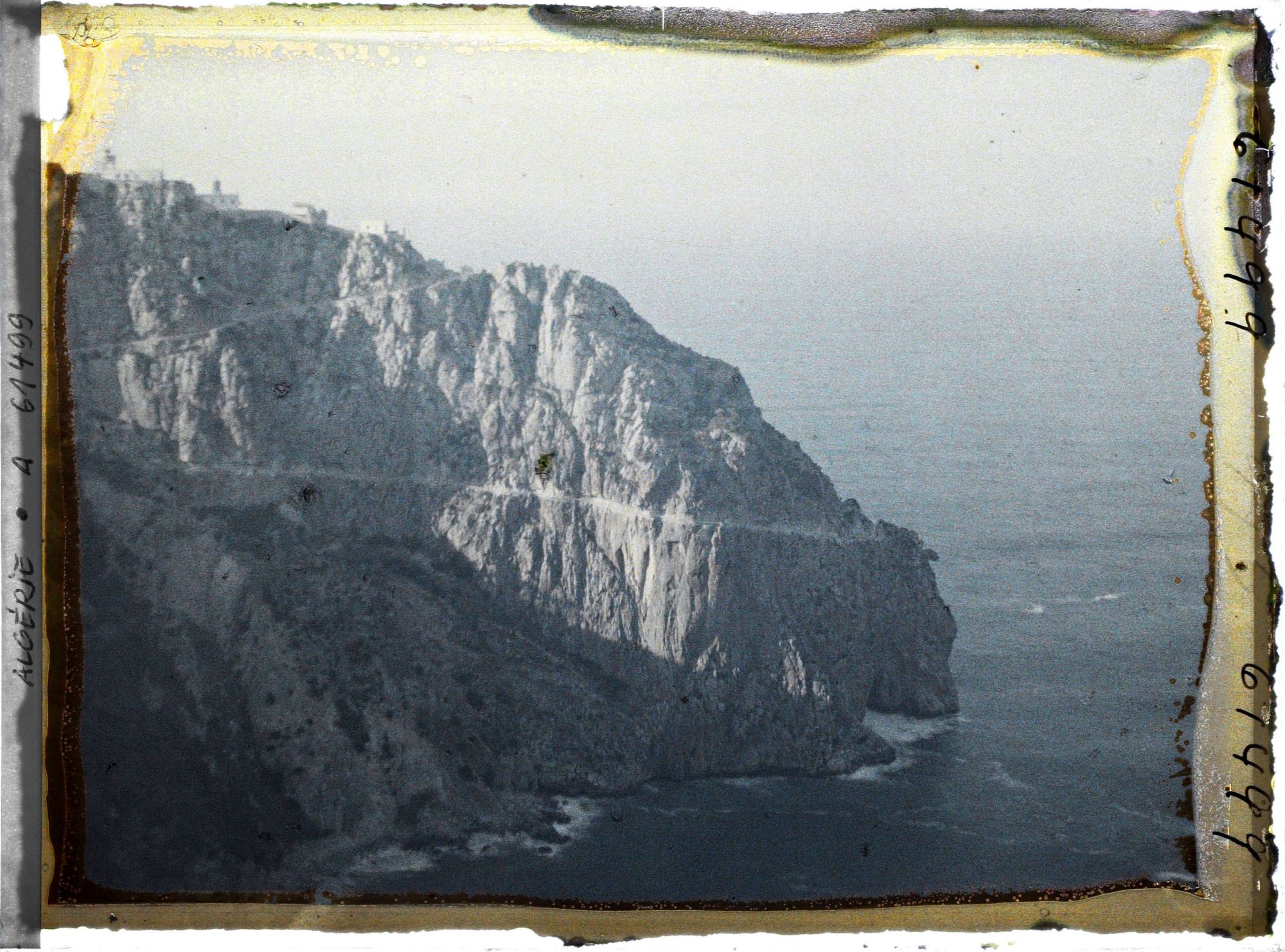 Image représentant L'extrémité du cap Bouak pris le soir