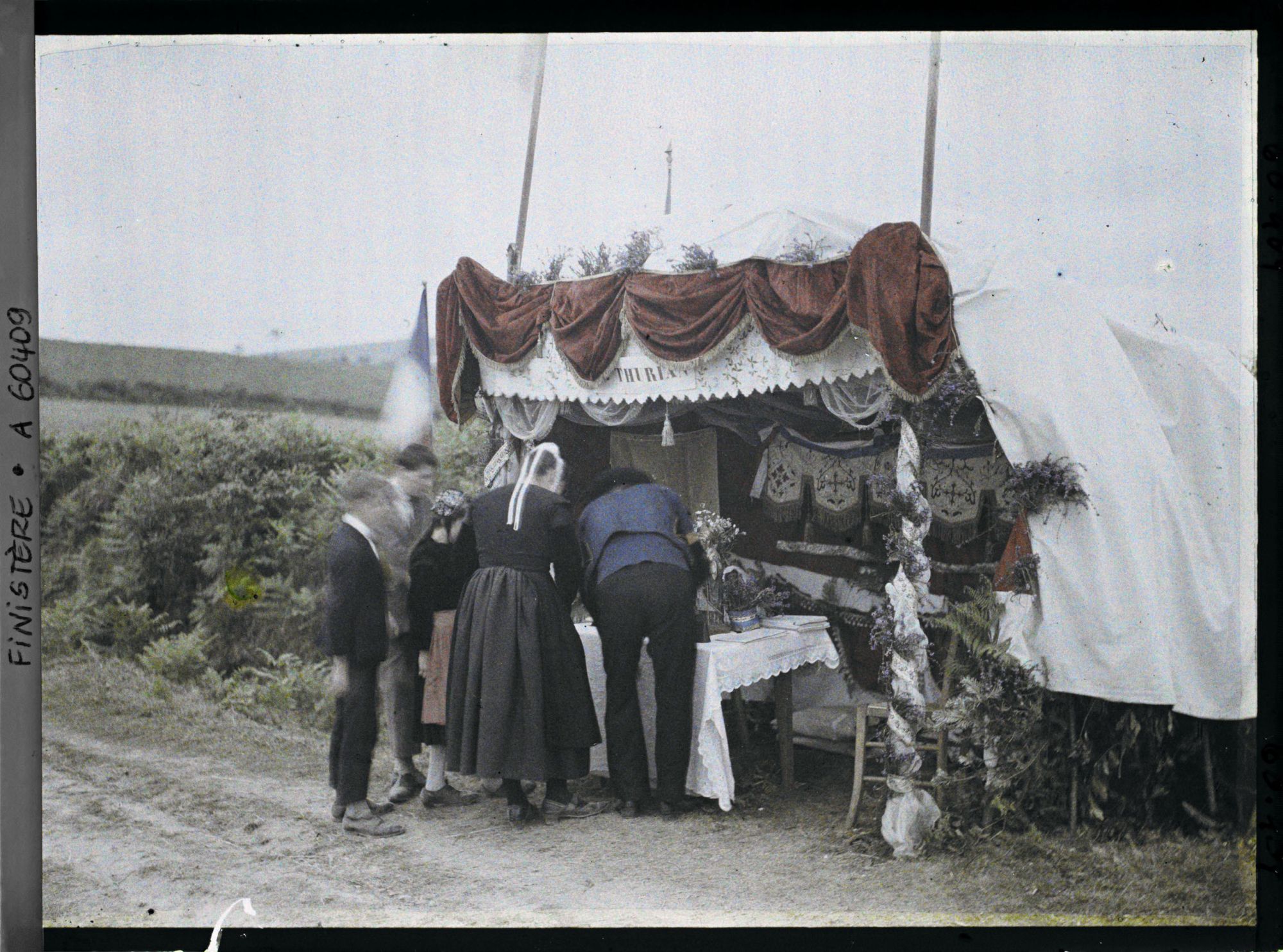 Image représentant Le reposoir de saint Thurien sur le parcours de la Grande Troménie