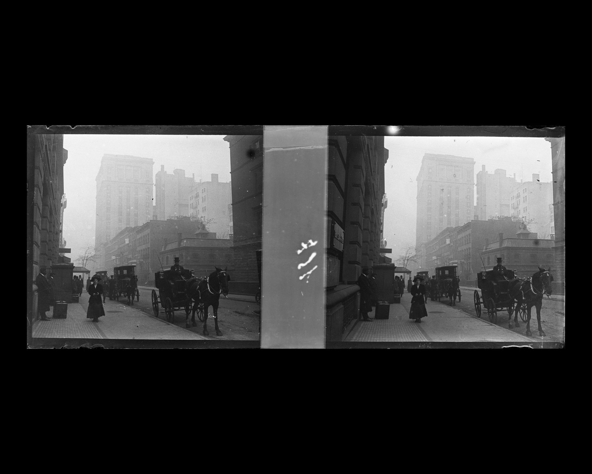 Image représentant Le trottoir devant un hôtel sur Park avenue ?