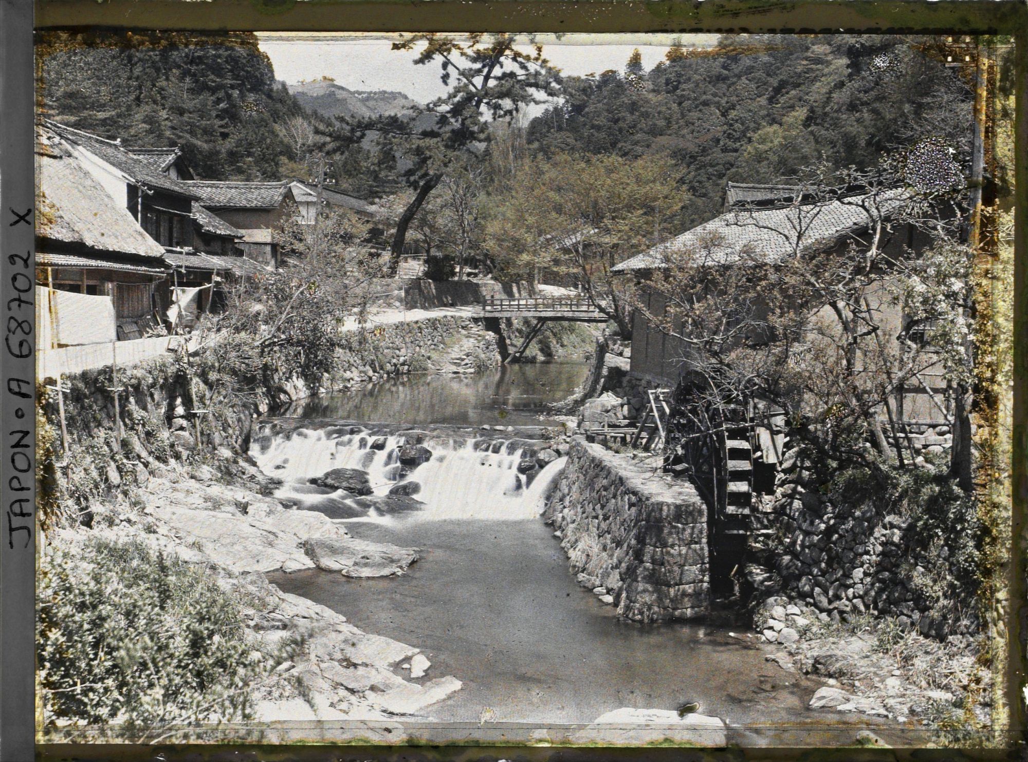 Image représentant Un moulin sur la rivière Yamato (Yamato-gawa)