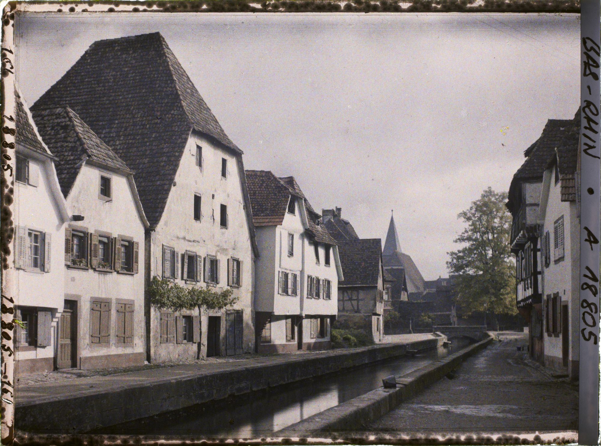Image représentant France, Wissembourg, Le Bruchstaden, au fond, le Temple Protestant