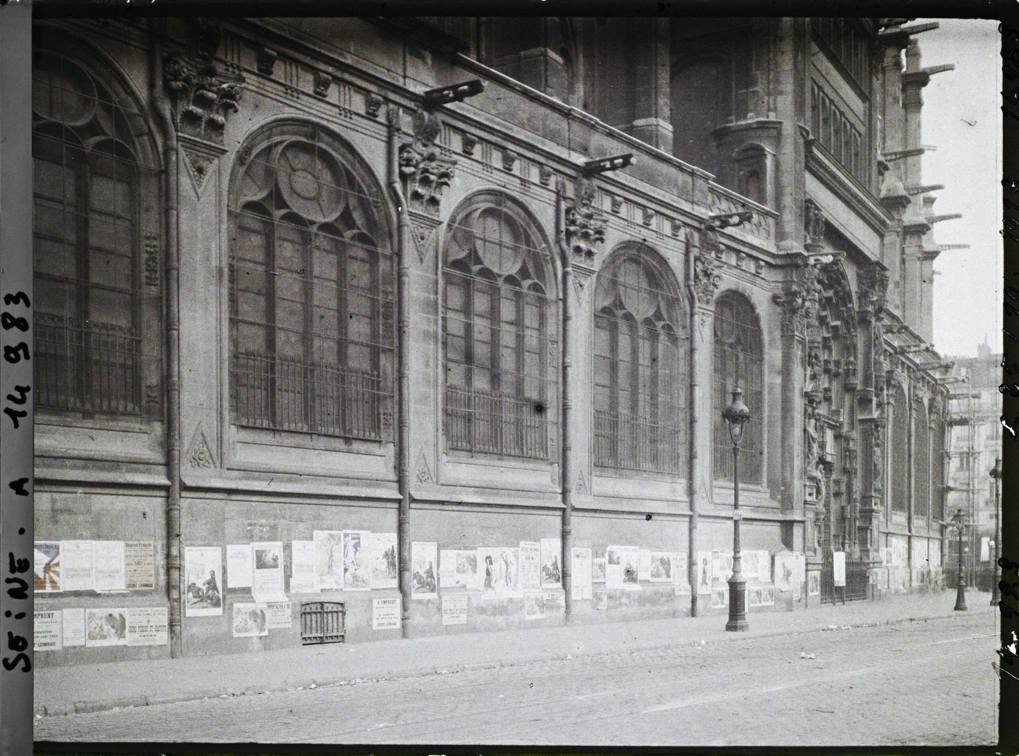 Image représentant Affiches de l'emprunt national sur l'église St Eustache