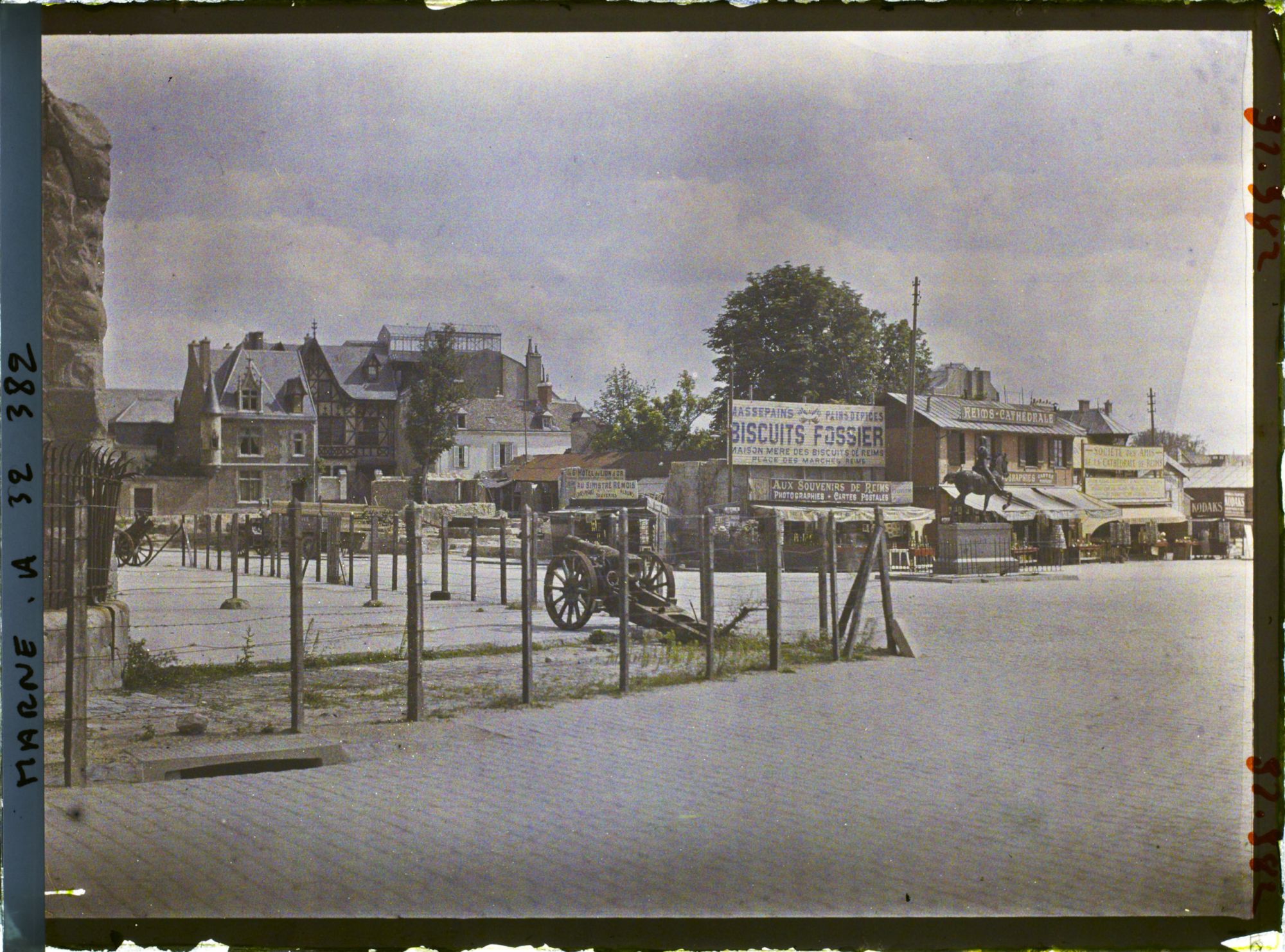 Image représentant France, Reims, Le parvis