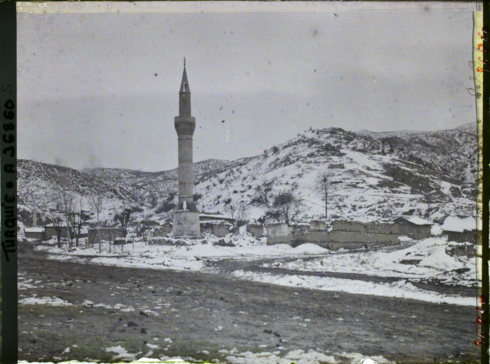 Image représentant Turquie, Karakeui, Village et mosquée détruits