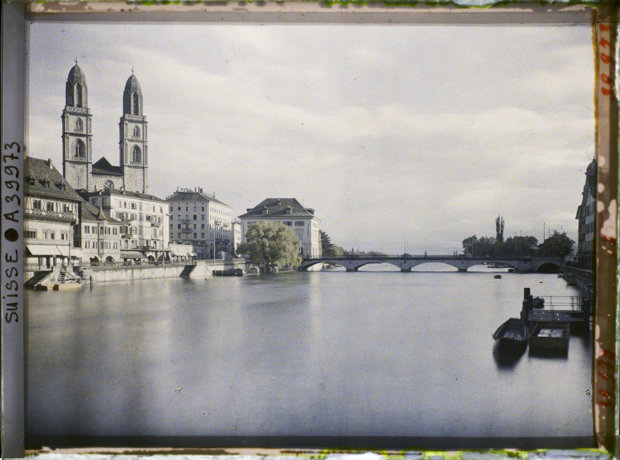 Image représentant La Limmat, le Münsterbrücke et le Grossmünster