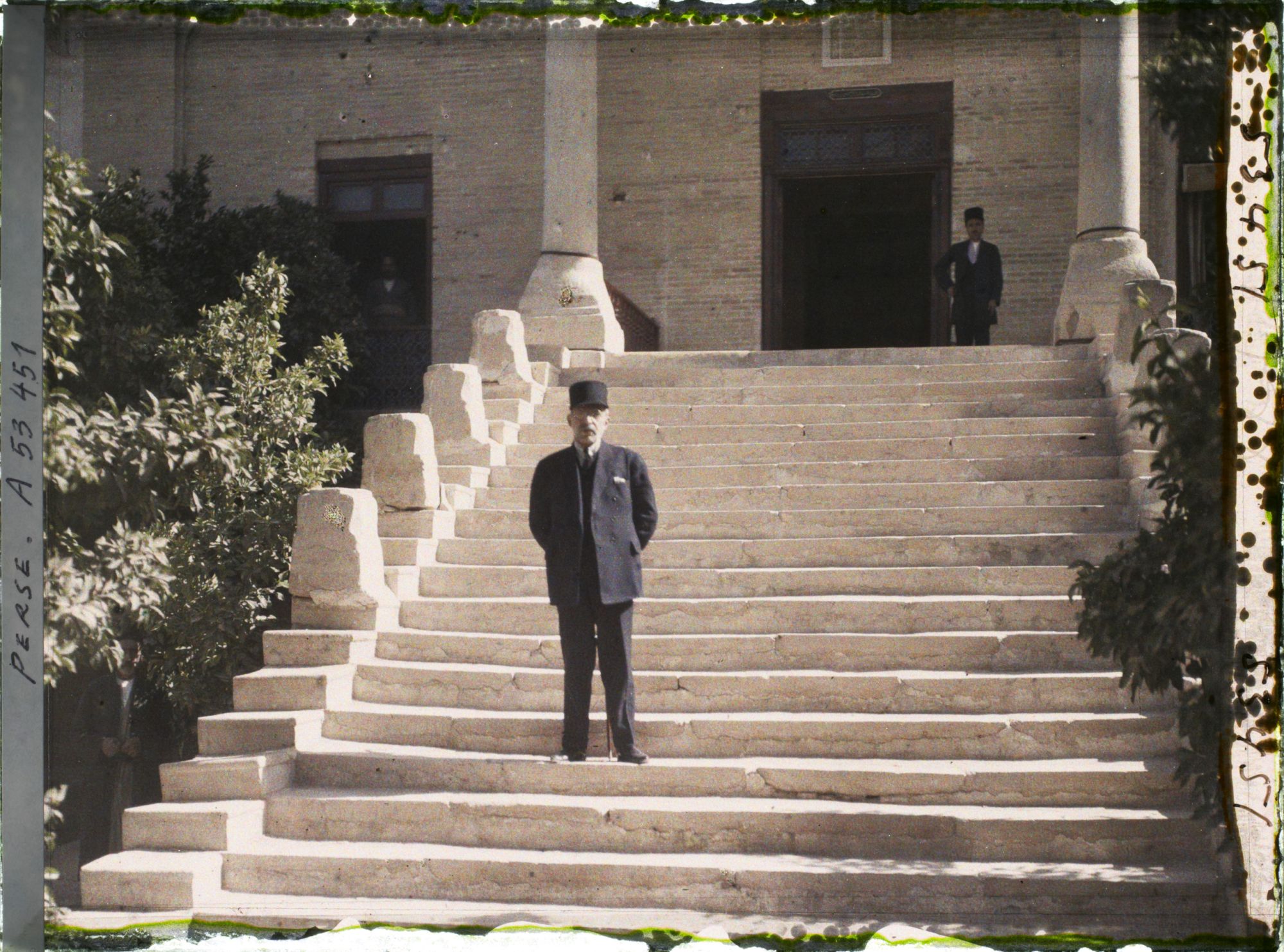 Image représentant Son Excellence Nosrolmolk Hedayat (?), gouverneur de Chiraz (?)