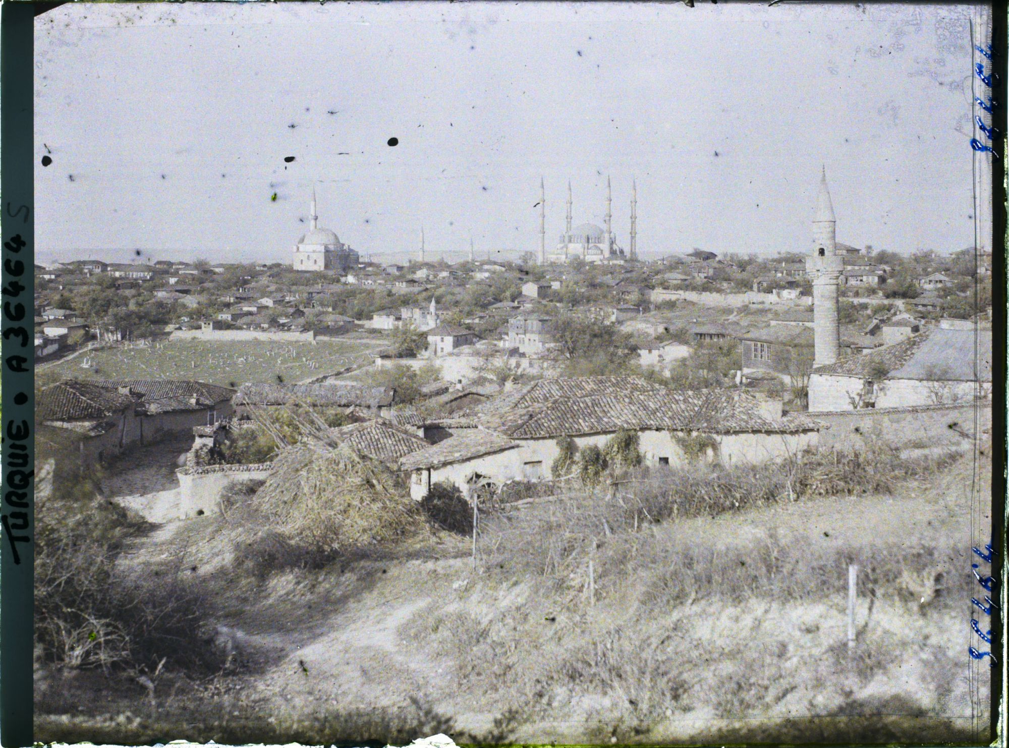 Image représentant Panorama vers la ville. Au centre, Selimiye Camii (la Grande Mosquée)